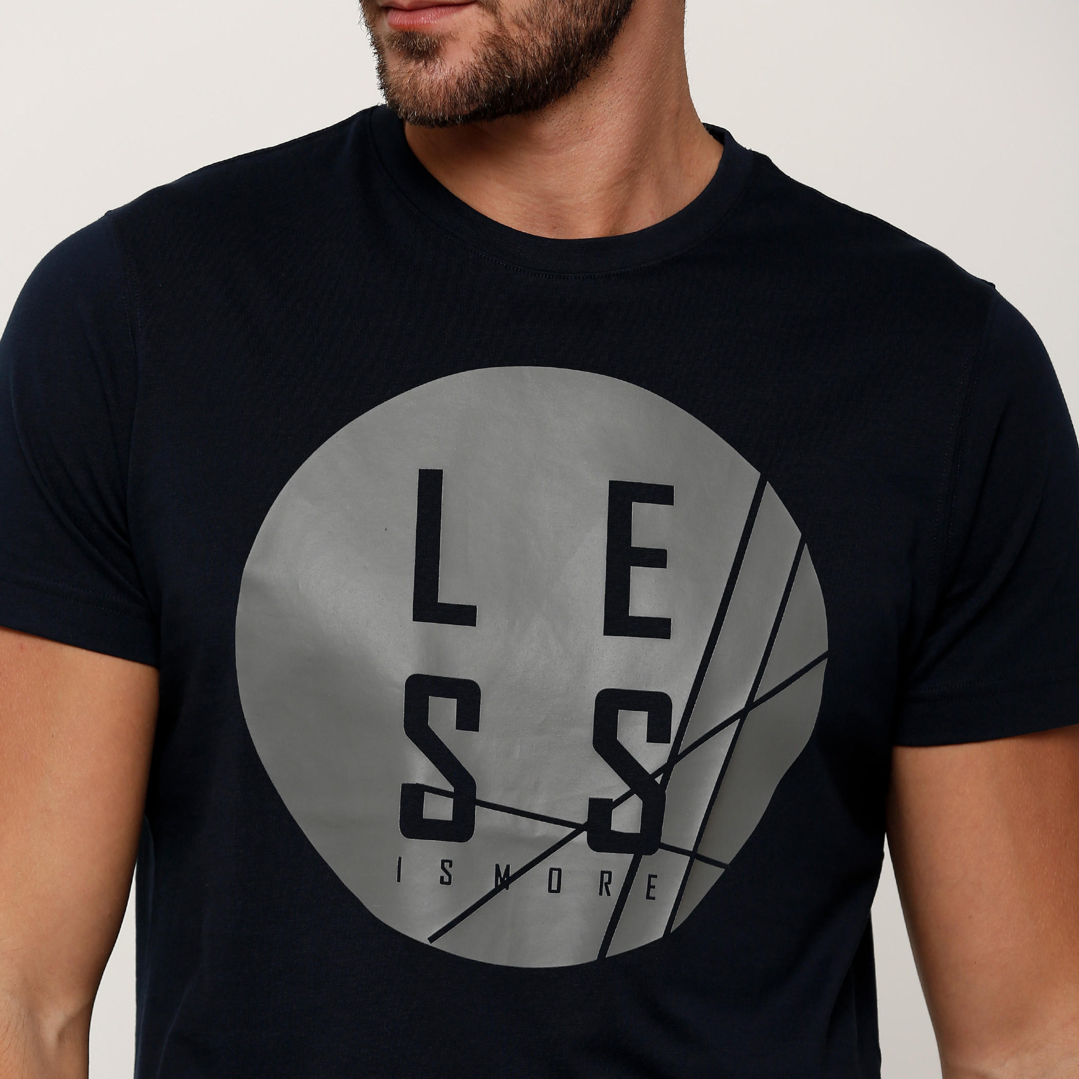 تيشيرت بطبعات وياقة مستديرة وأكمام قصيرة-men-clothing-tshirtsandpolos-tshirts-image-2
