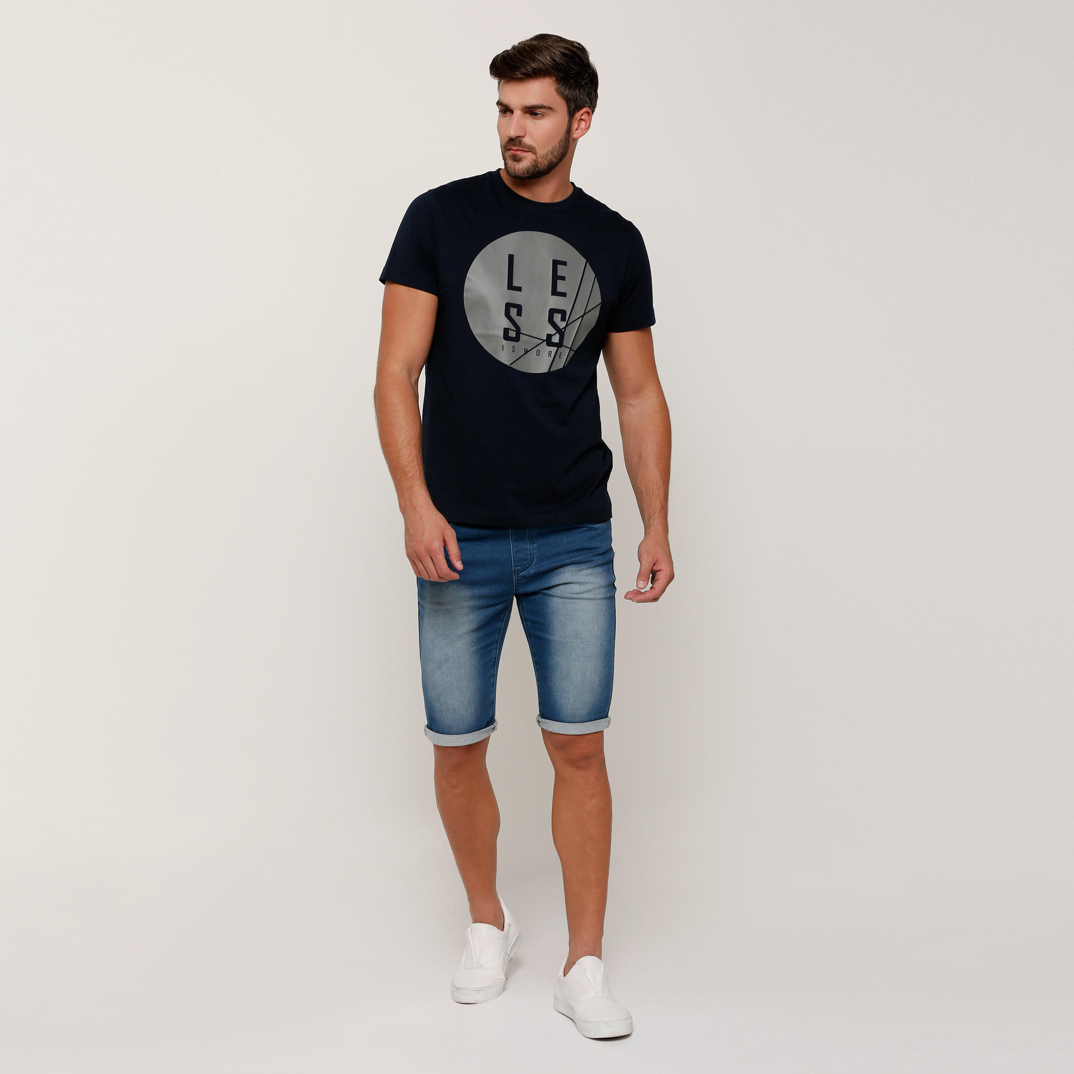 تيشيرت بطبعات وياقة مستديرة وأكمام قصيرة-men-clothing-tshirtsandpolos-tshirts-image-1
