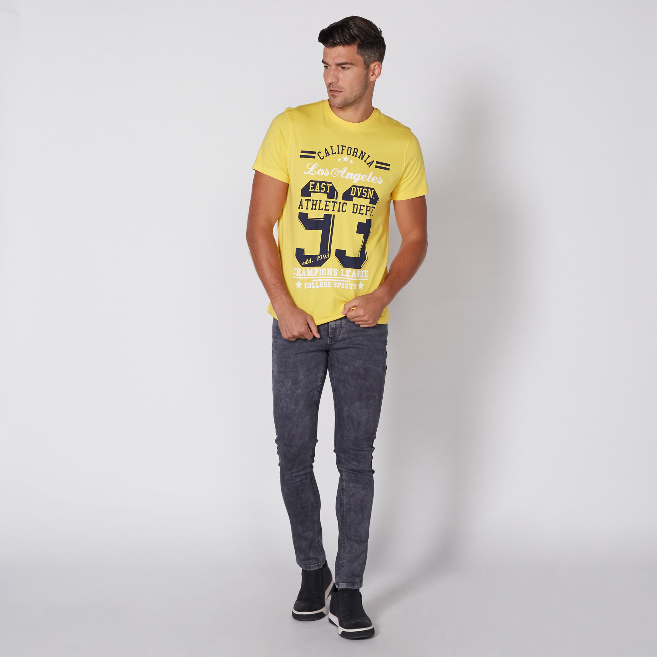 تيشيرت بياقة مستديرة وأكمام قصيرة مع طبعات-men-clothing-tshirtsandpolos-tshirts-image-1