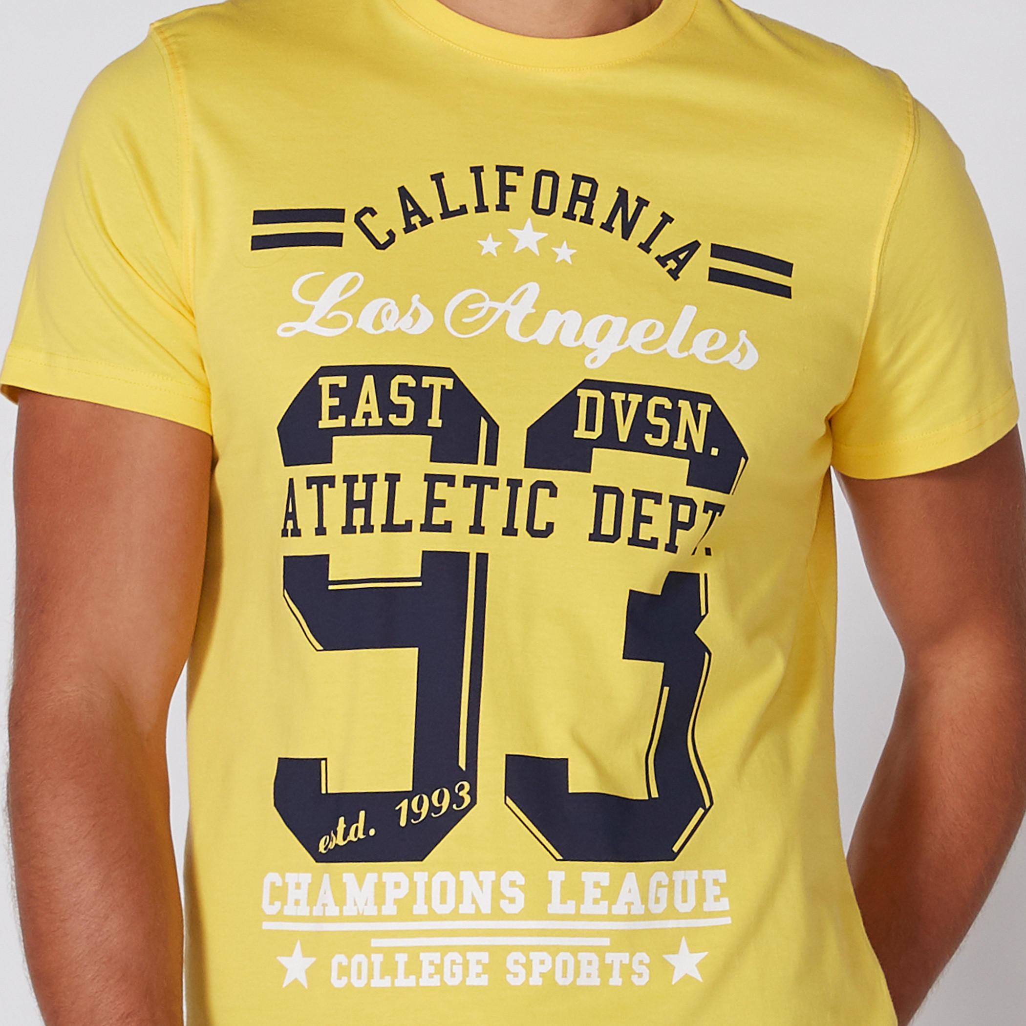 تيشيرت بياقة مستديرة وأكمام قصيرة مع طبعات-men-clothing-tshirtsandpolos-tshirts-image-2