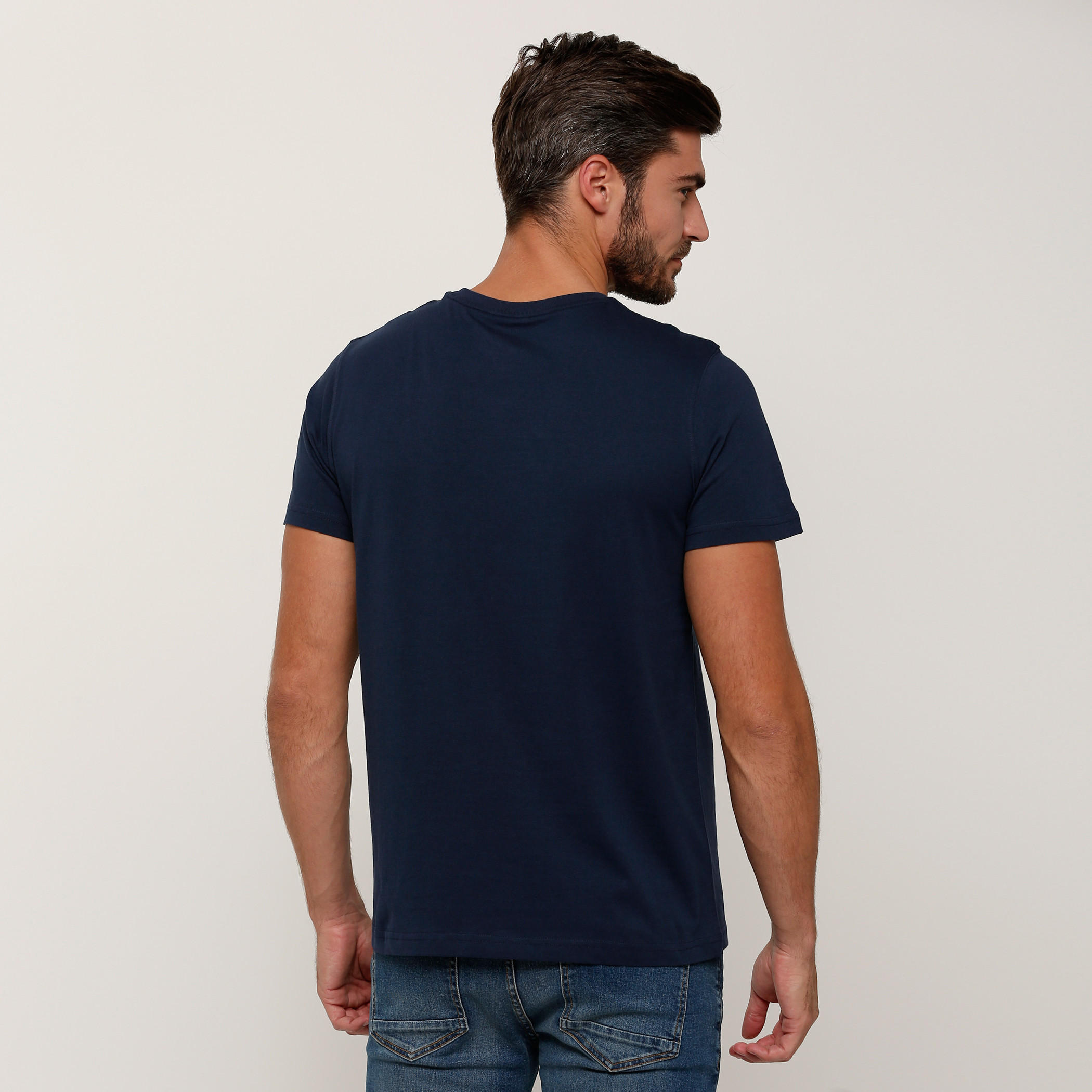 تيشيرت بطبعات وياقة مستديرة وأكمام قصيرة-men-clothing-tshirtsandpolos-tshirts-image-2