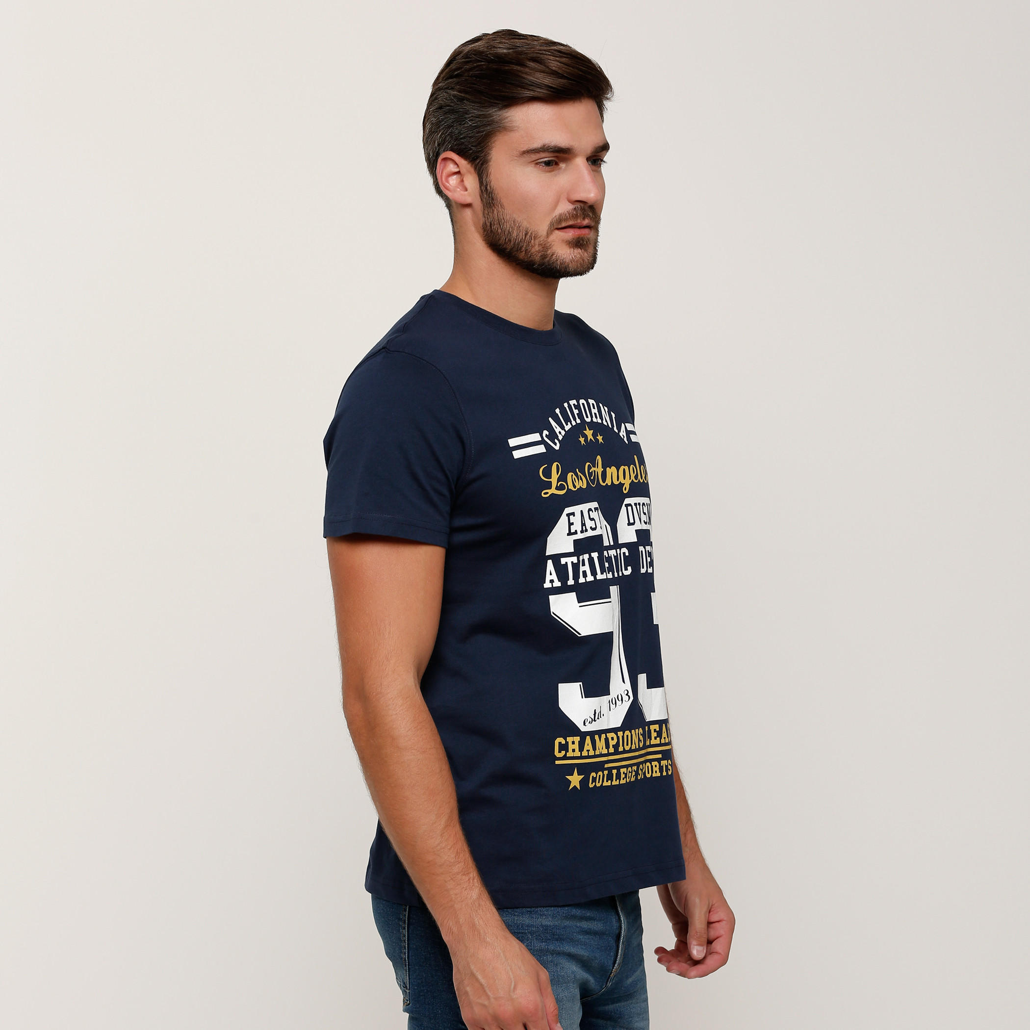 تيشيرت بطبعات وياقة مستديرة وأكمام قصيرة-men-clothing-tshirtsandpolos-tshirts-image-3