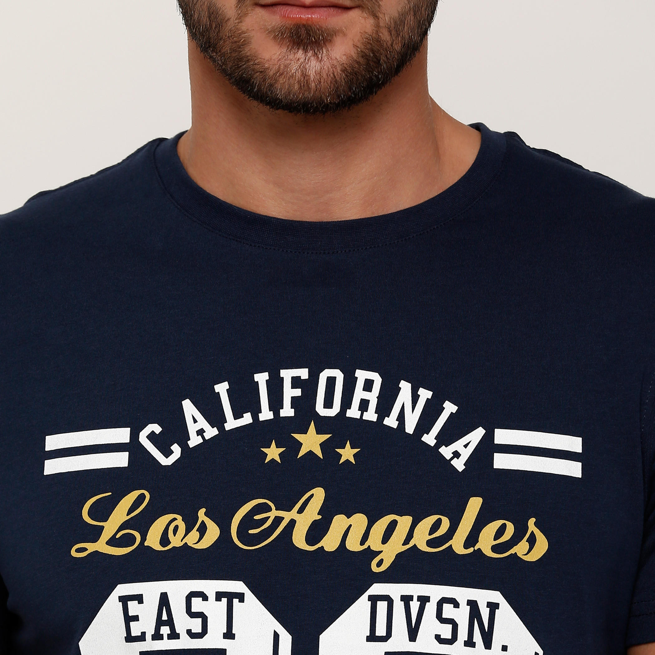 تيشيرت بطبعات وياقة مستديرة وأكمام قصيرة-men-clothing-tshirtsandpolos-tshirts-image-4