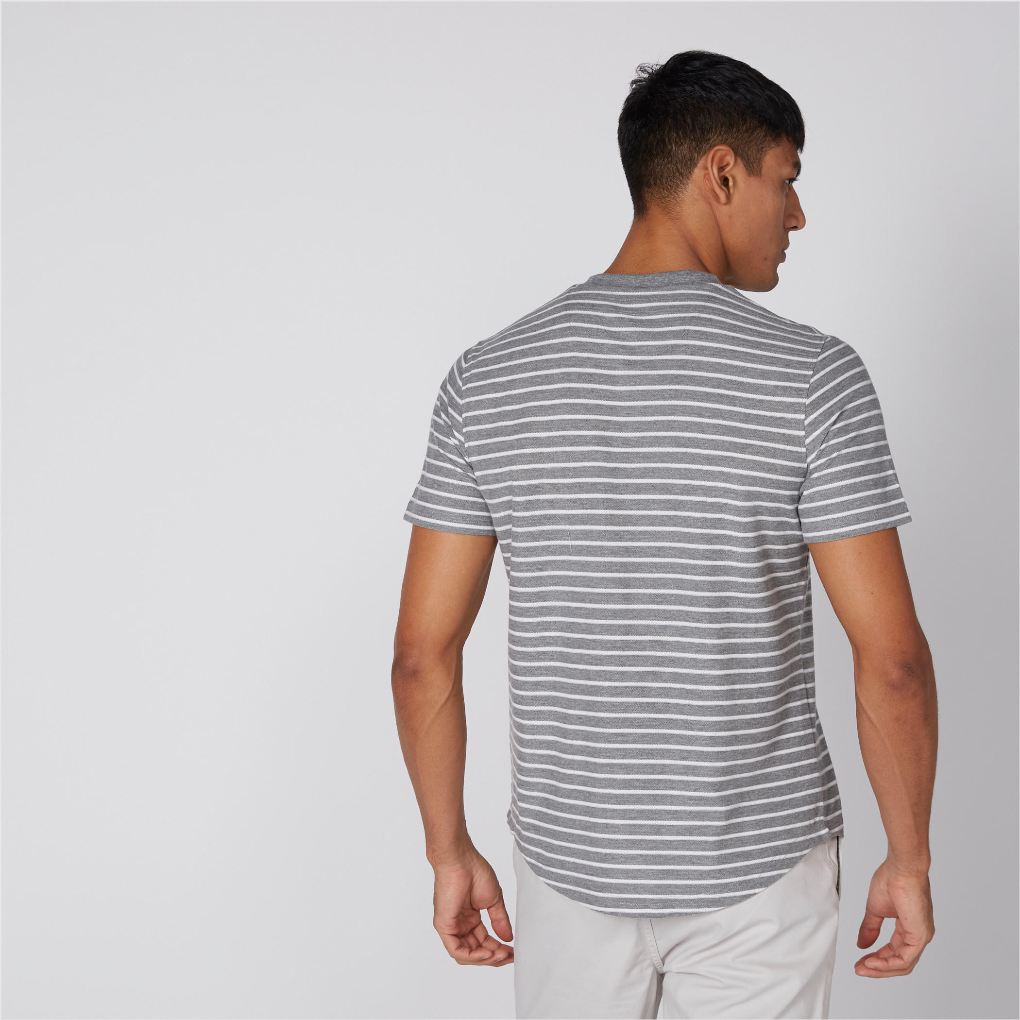تيشيرت مقلّم بياقة هينلي وأكمام قصيرة-men-clothing-tshirtsandpolos-tshirts-image-3