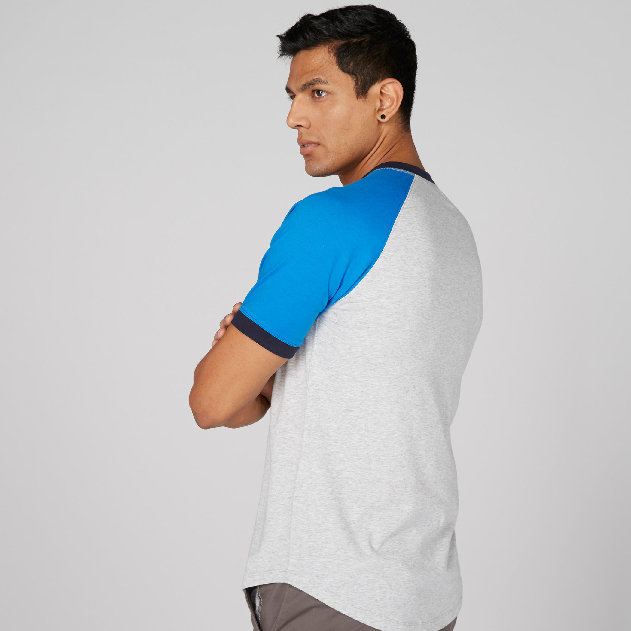 تيشيرت ياقة هينلي وأكمام مغايرة-men-clothing-tshirtsandpolos-tshirts-image-2