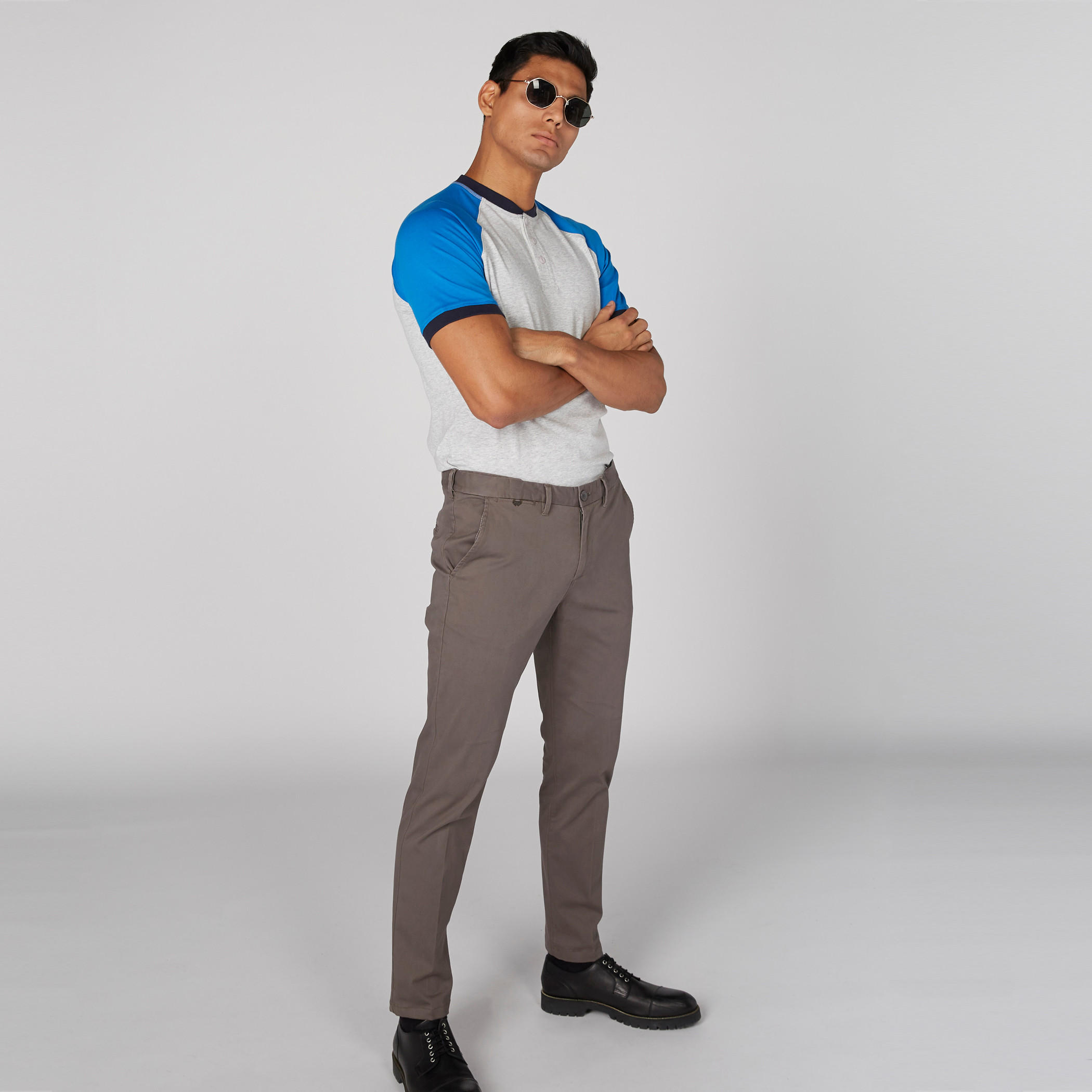 تيشيرت ياقة هينلي وأكمام مغايرة-men-clothing-tshirtsandpolos-tshirts-image-3
