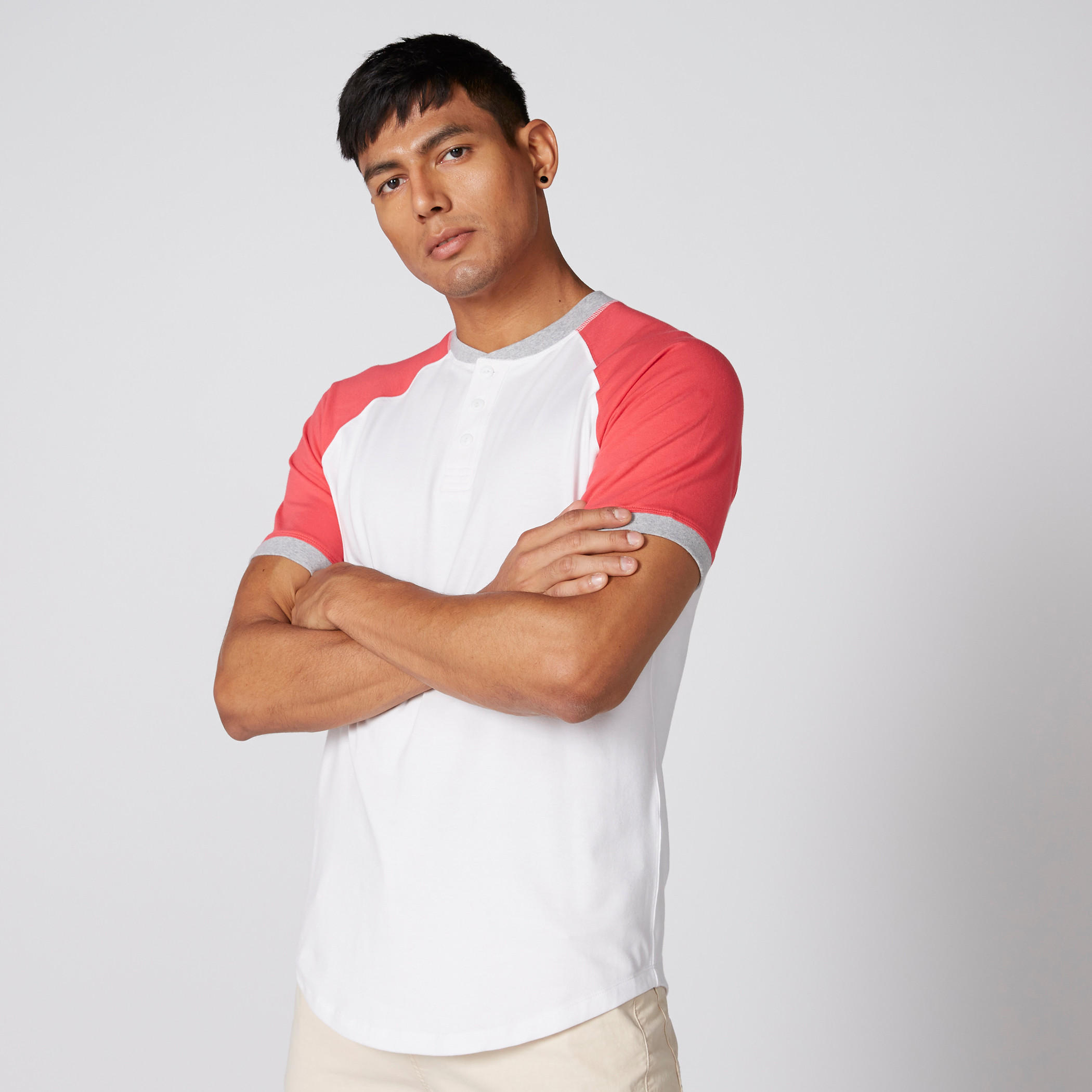 تيشيرت ياقة هينلي وأكمام متباينة-men-clothing-tshirtsandpolos-tshirts-image-1