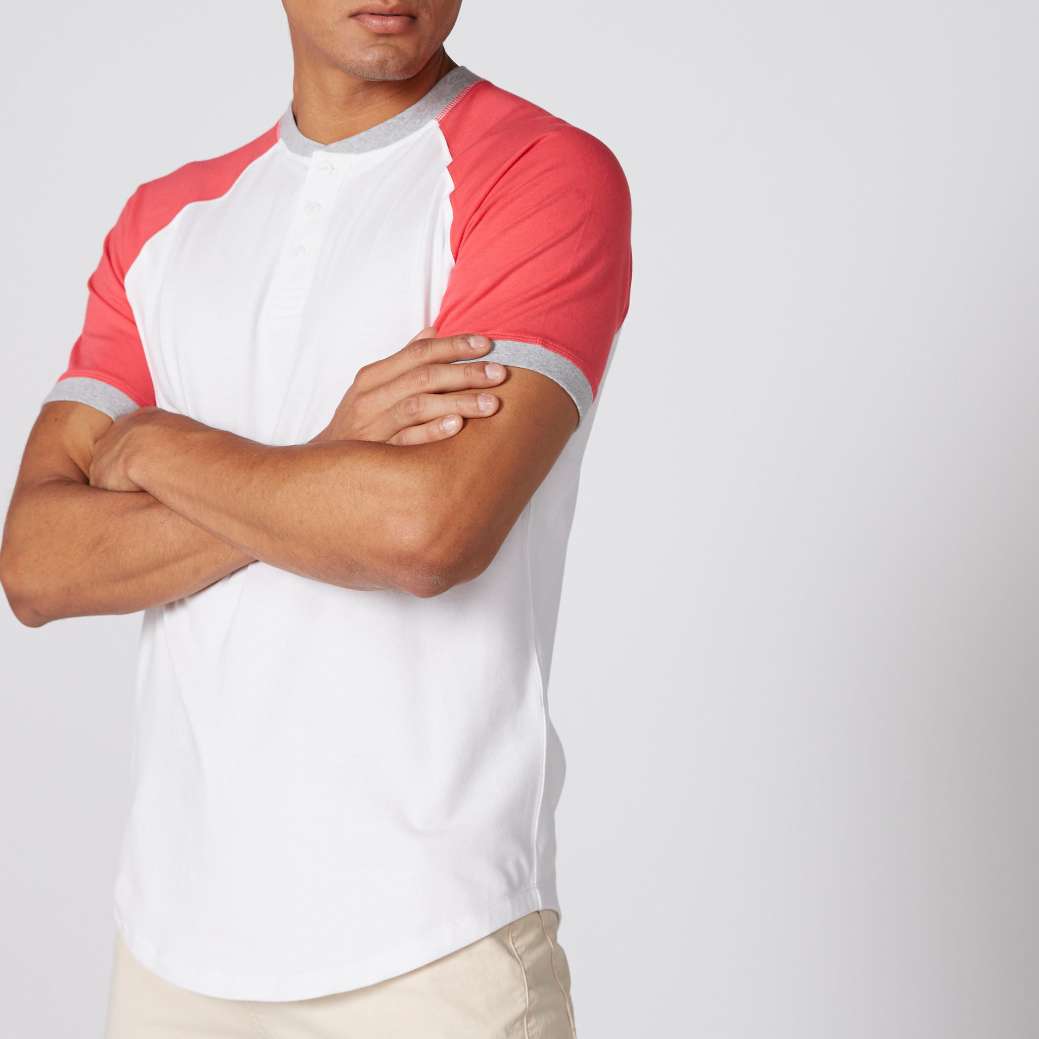 تيشيرت ياقة هينلي وأكمام متباينة-men-clothing-tshirtsandpolos-tshirts-image-4