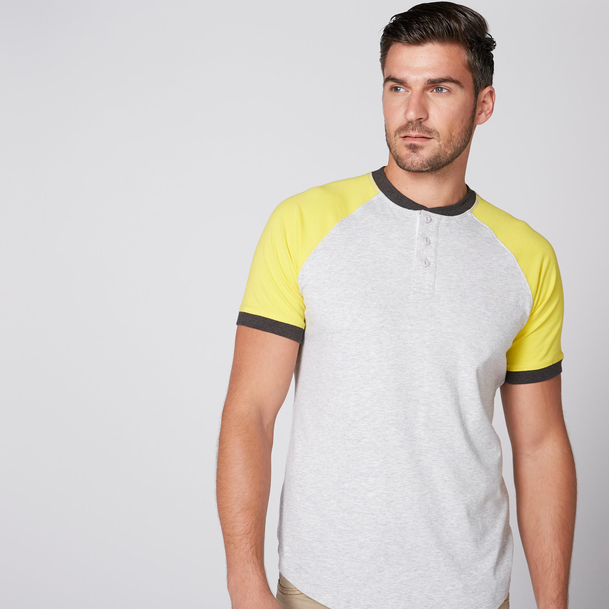 تيشيرت ياقة هينلي وأكمام مغايرة-men-clothing-tshirtsandpolos-tshirts-image-1