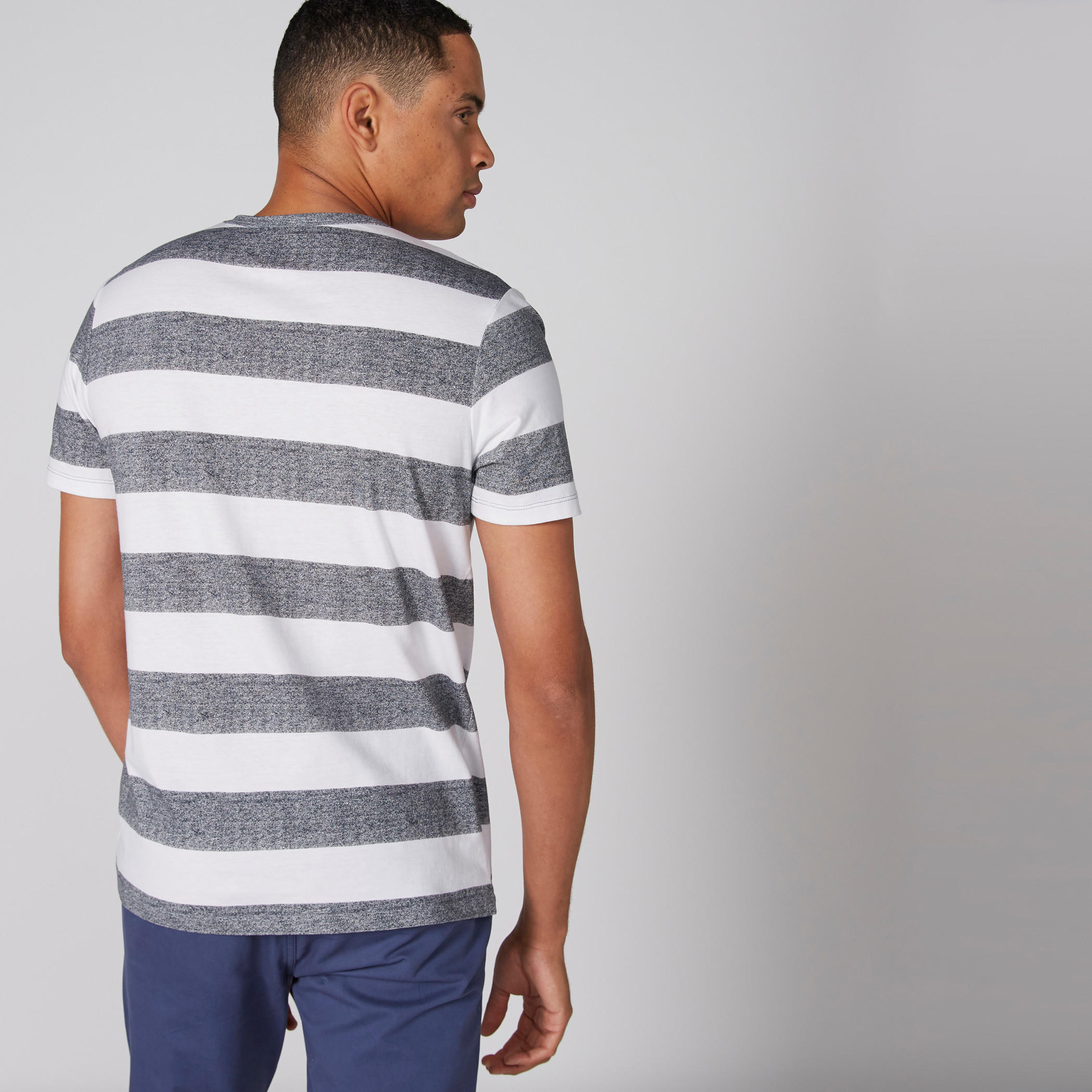تيشيرت مقلّم بياقة مستديرة وأكمام قصيرة-men-clothing-tshirtsandpolos-tshirts-image-2