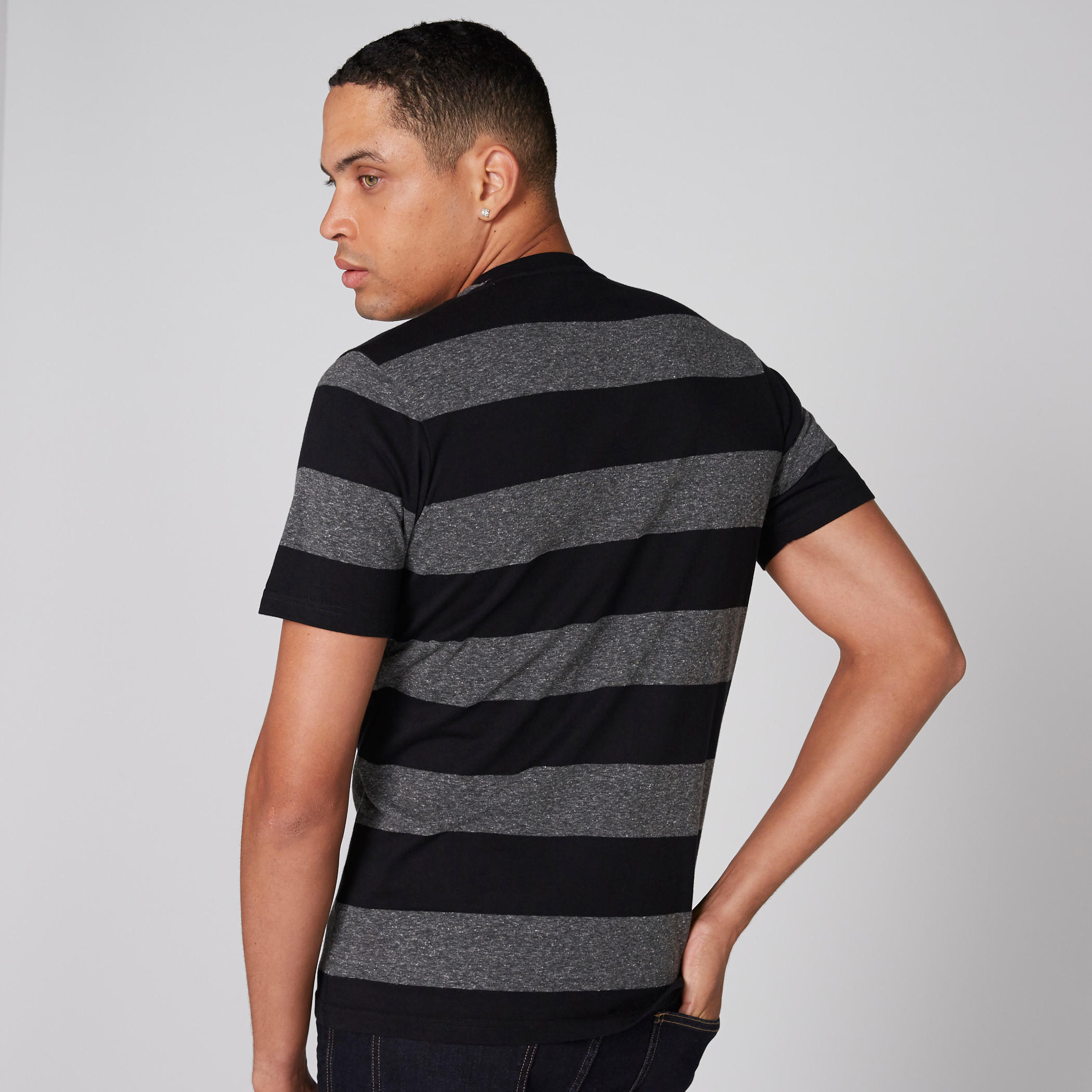 تيشيرت مقلّم بياقة هينلي وأكمام قصيرة-men-clothing-tshirtsandpolos-tshirts-image-2
