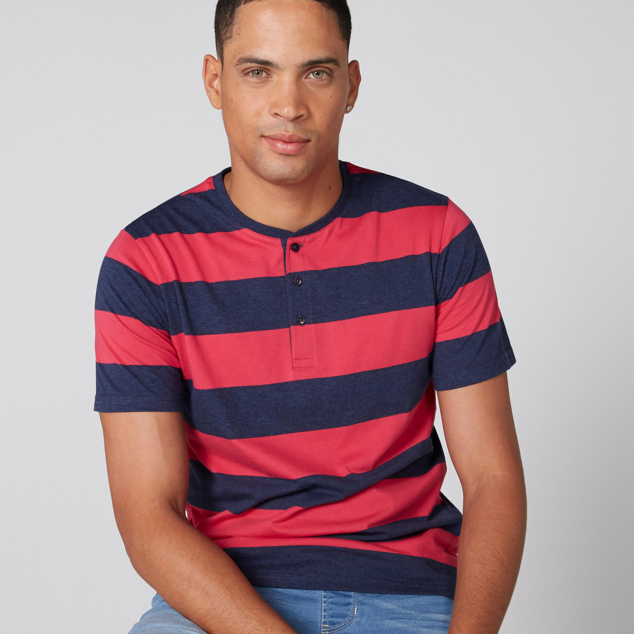 تيشيرت مقلّم بياقة هينلي وأكمام قصيرة-men-clothing-tshirtsandpolos-tshirts-image-1