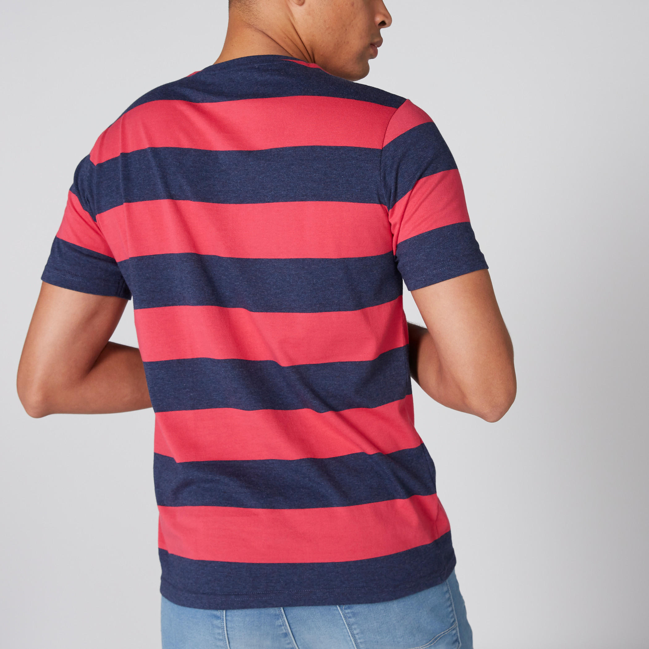 تيشيرت مقلّم بياقة هينلي وأكمام قصيرة-men-clothing-tshirtsandpolos-tshirts-image-2