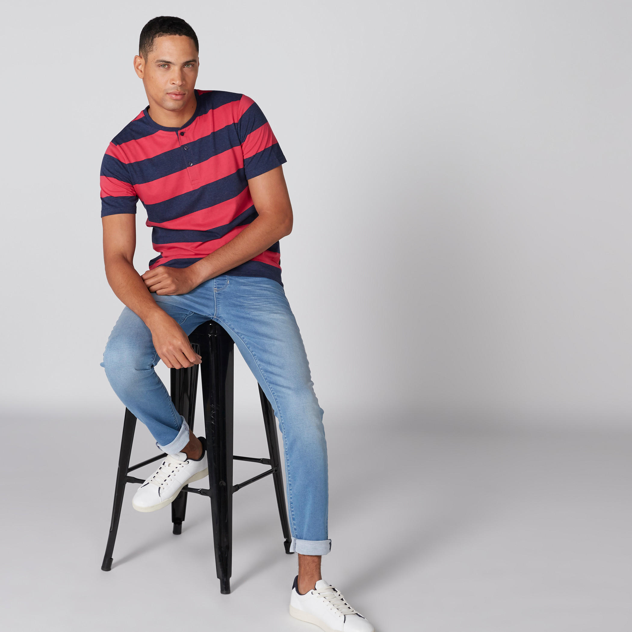 تيشيرت مقلّم بياقة هينلي وأكمام قصيرة-men-clothing-tshirtsandpolos-tshirts-image-3