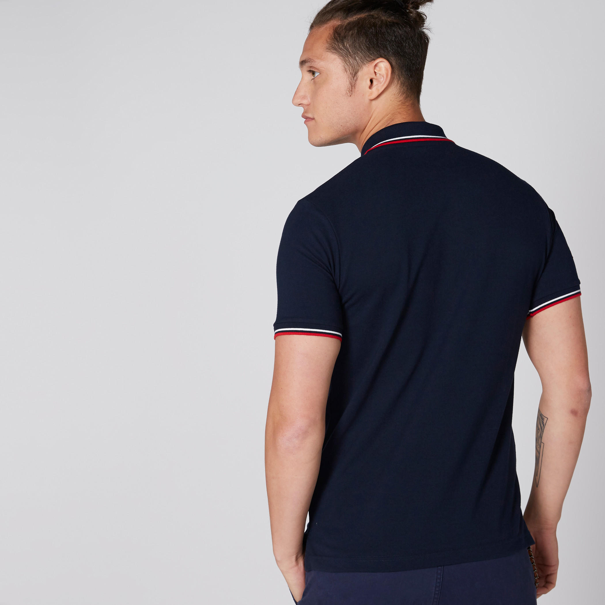 تيشيرت مطرّز بياقة بولو وأكمام قصيرة-men-clothing-tshirtsandpolos-polos-image-2