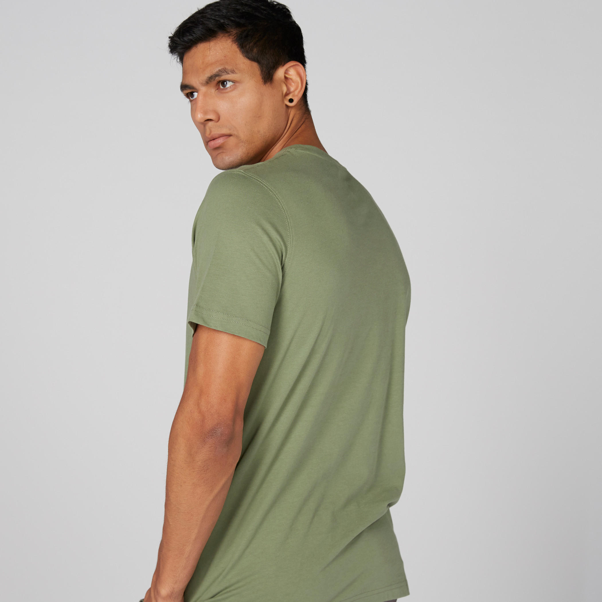 تيشيرت بياقة مستديرة وأكمام قصيرة وطبعات جرافيك-men-clothing-tshirtsandpolos-tshirts-image-2
