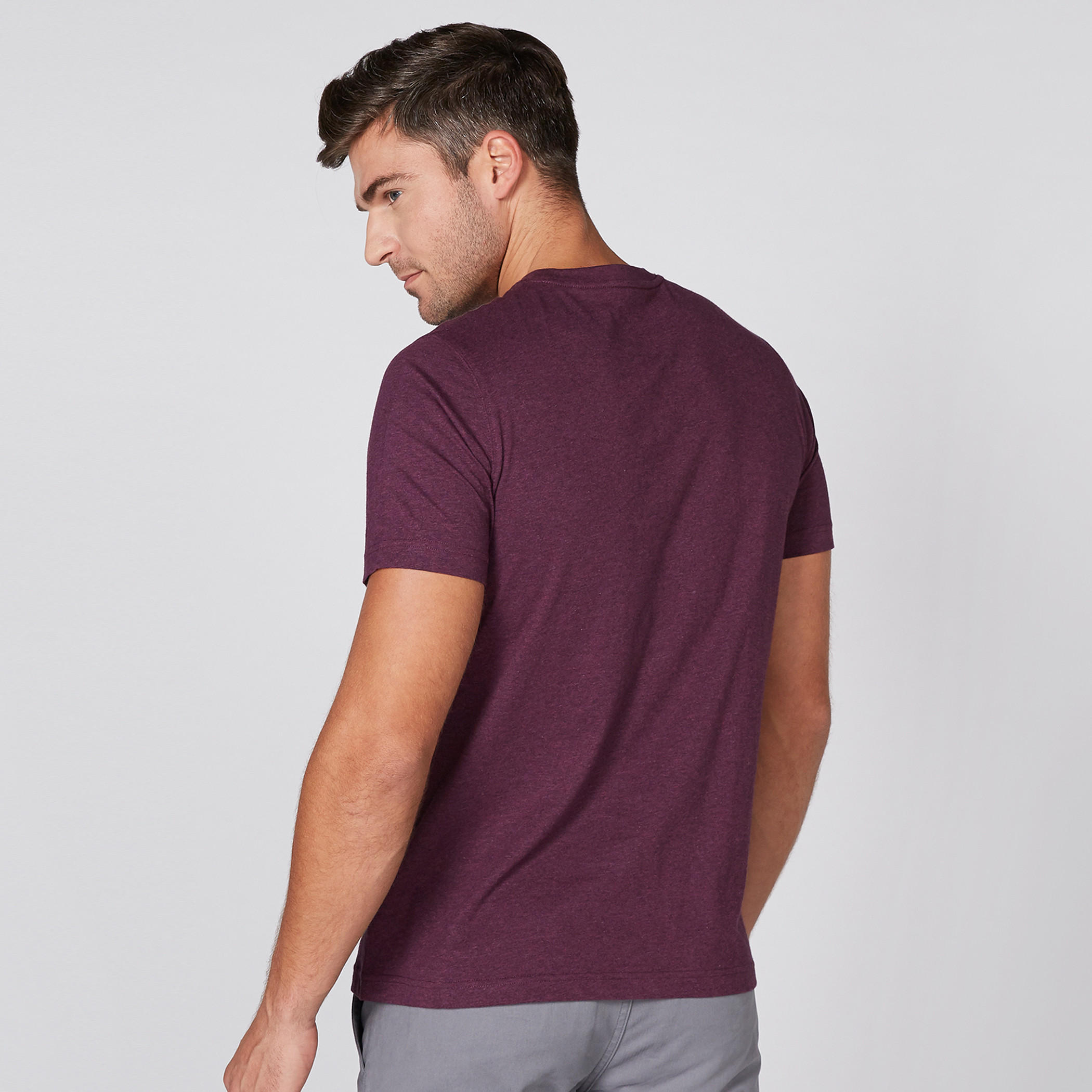 تيشيرت بياقة مستديرة وأكمام قصيرة مع طبعات-men-clothing-tshirtsandpolos-tshirts-image-1