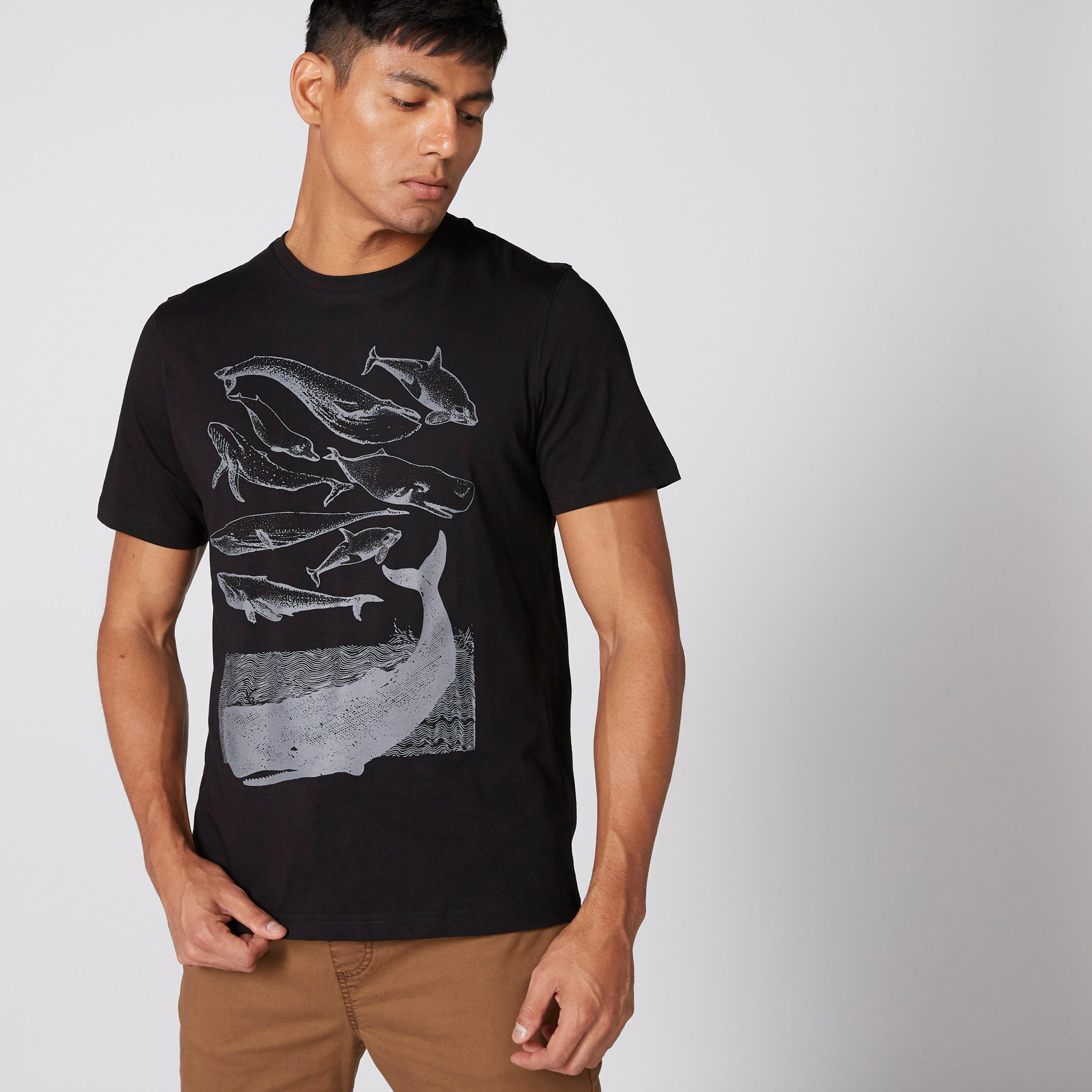 تيشيرت بأكمام قصيرة وياقة ضيقة وطبعات-men-clothing-tshirtsandpolos-tshirts-image-3