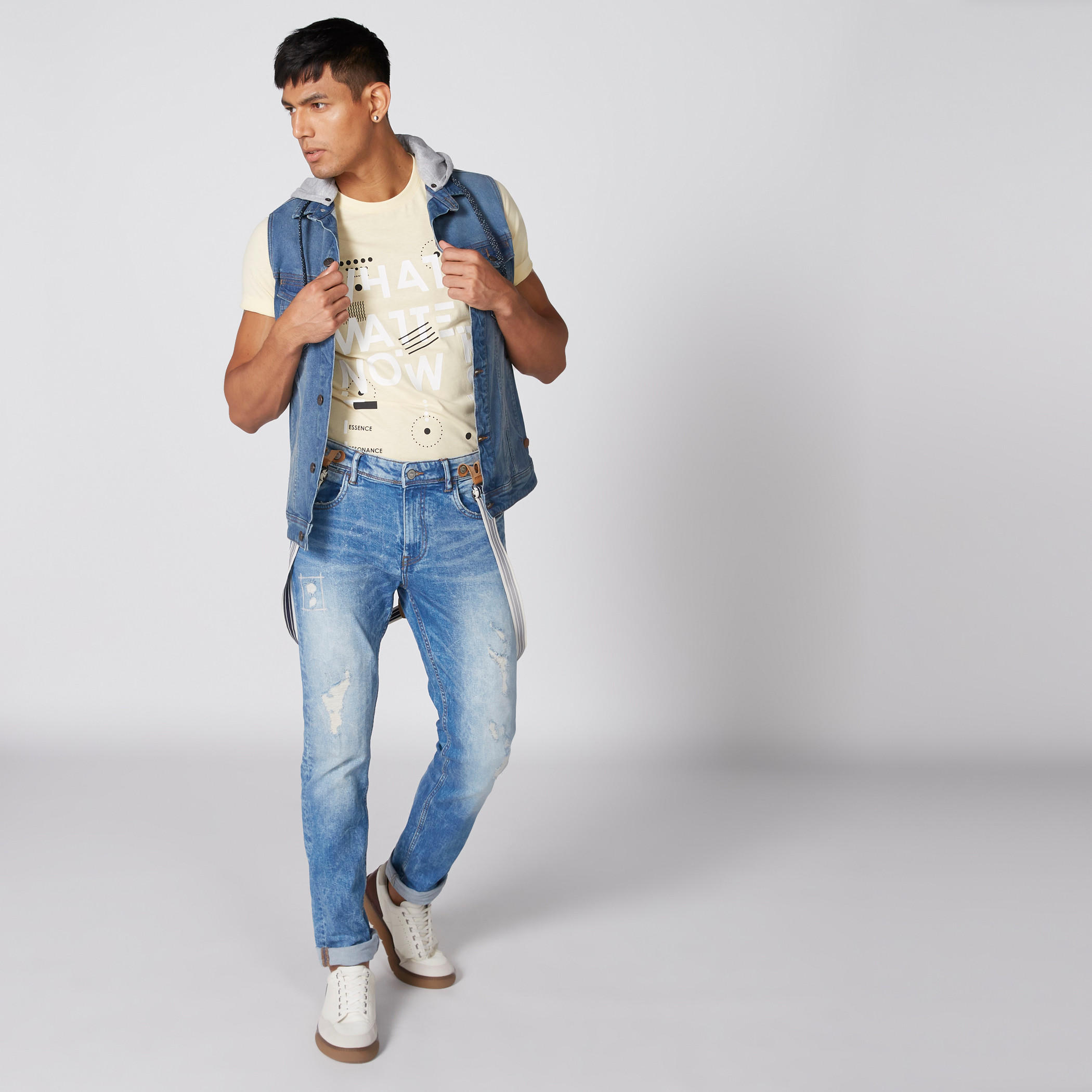تيشيرت بياقة مستديرة وأكمام قصيرة وطبعات-men-clothing-tshirtsandpolos-tshirts-image-1