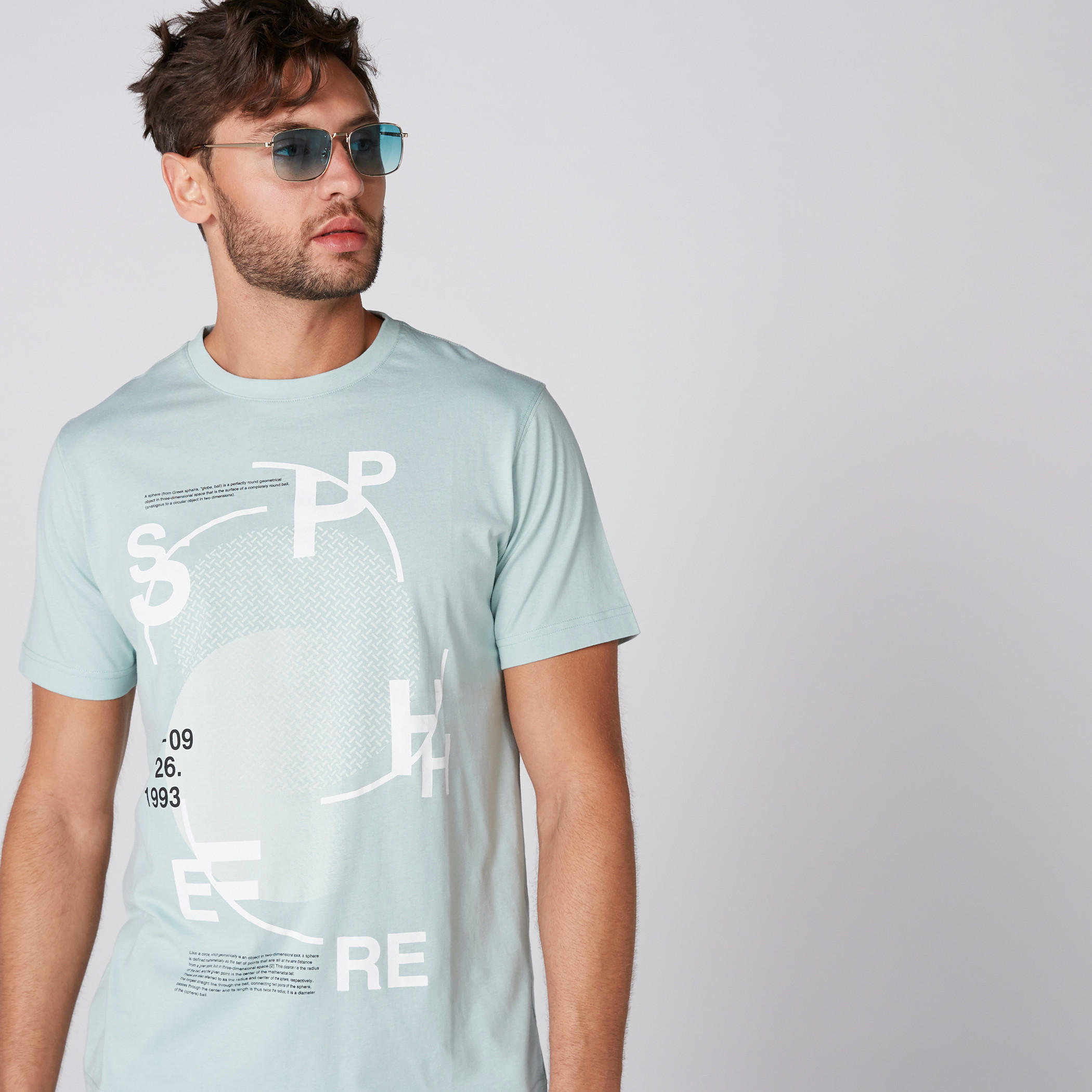 تيشيرت بياقة مستديرة وأكمام قصيرة وطبعات-men-clothing-tshirtsandpolos-tshirts-image-1