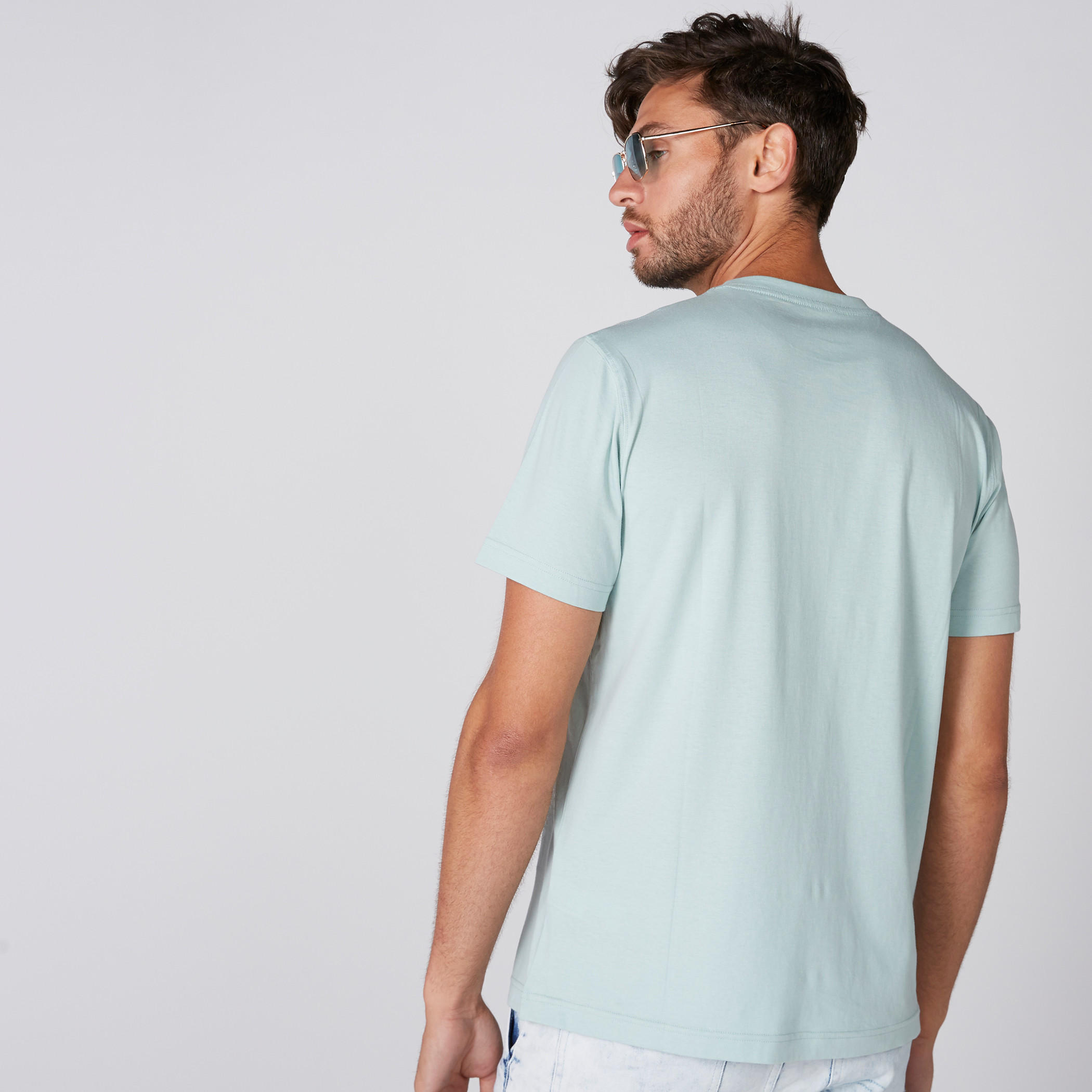 تيشيرت بياقة مستديرة وأكمام قصيرة وطبعات-men-clothing-tshirtsandpolos-tshirts-image-2