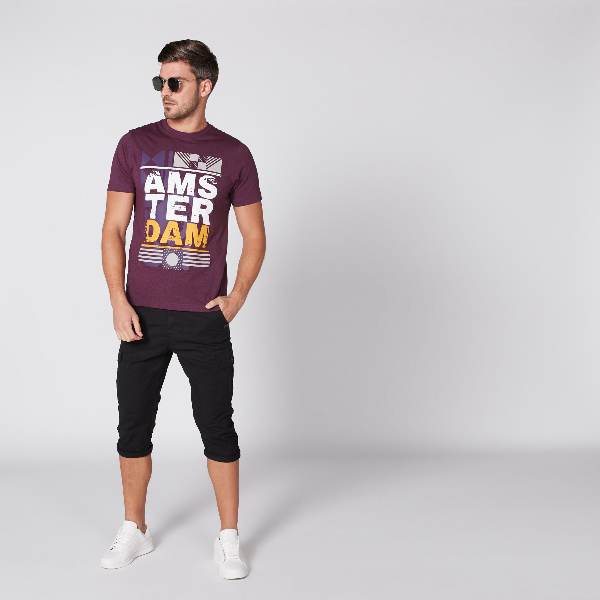تيشيرت بياقة ضيّقة وأكمام قصيرة وطبعات-men-clothing-tshirtsandpolos-tshirts-image-1