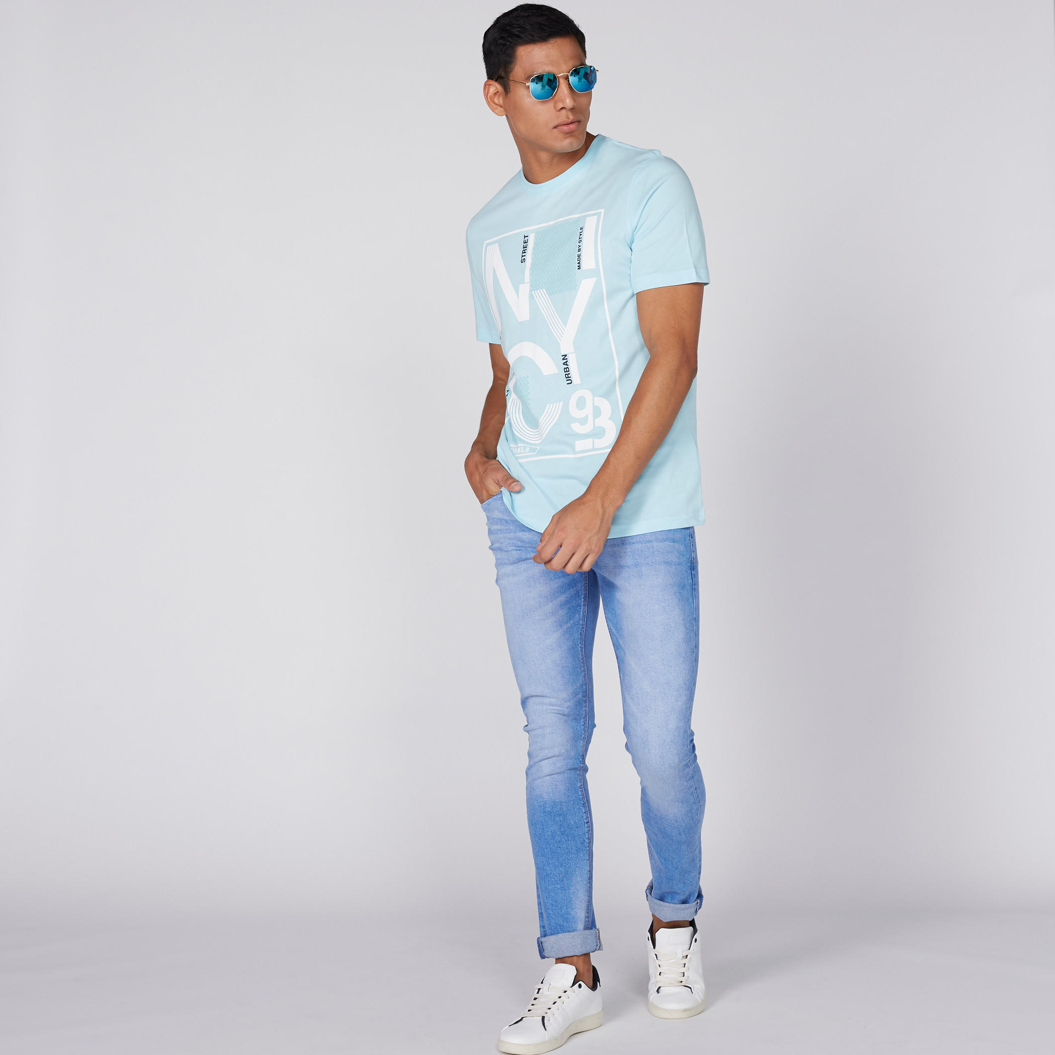 تيشيرت بياقة مستديرة وأكمام قصيرة وطبعات-men-clothing-tshirtsandpolos-tshirts-image-2