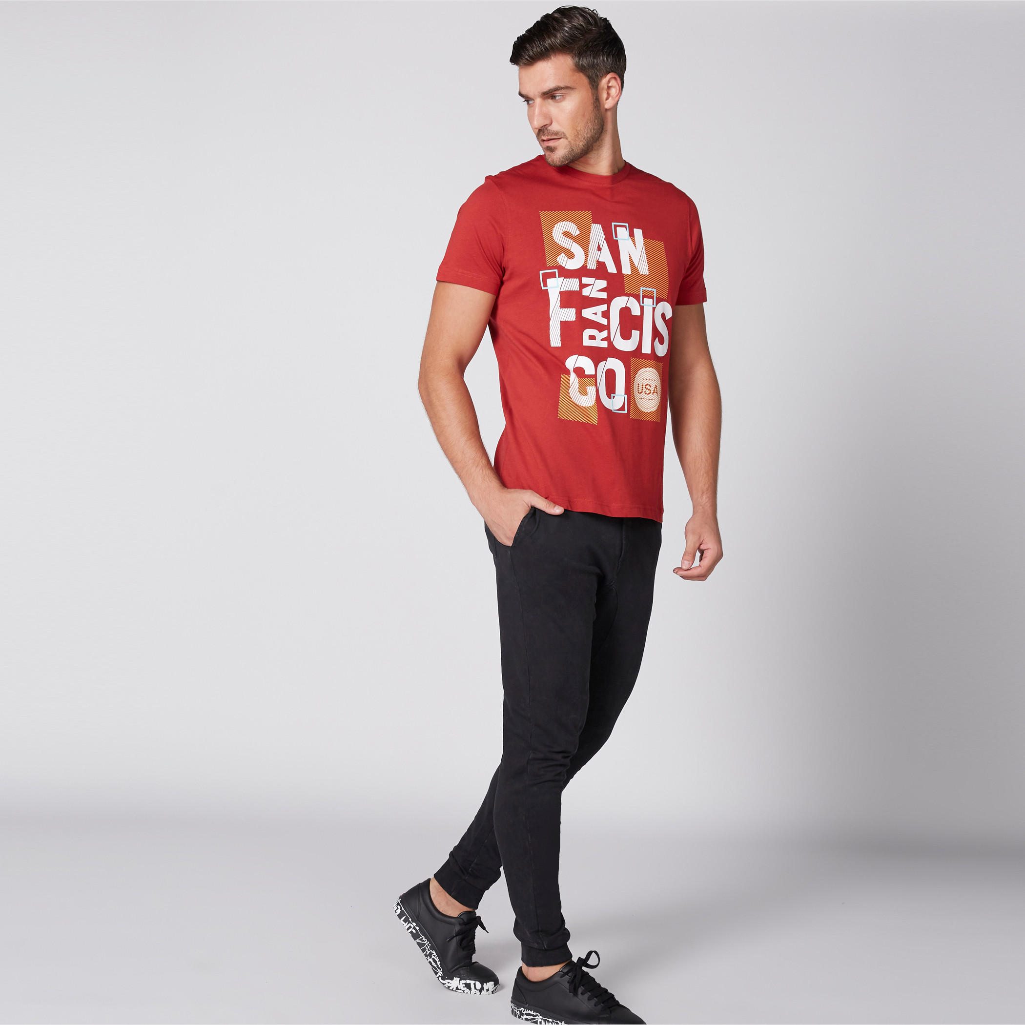 تيشيرت بياقة مستديرة وأكمام قصيرة وطبعات-men-clothing-tshirtsandpolos-tshirts-image-3