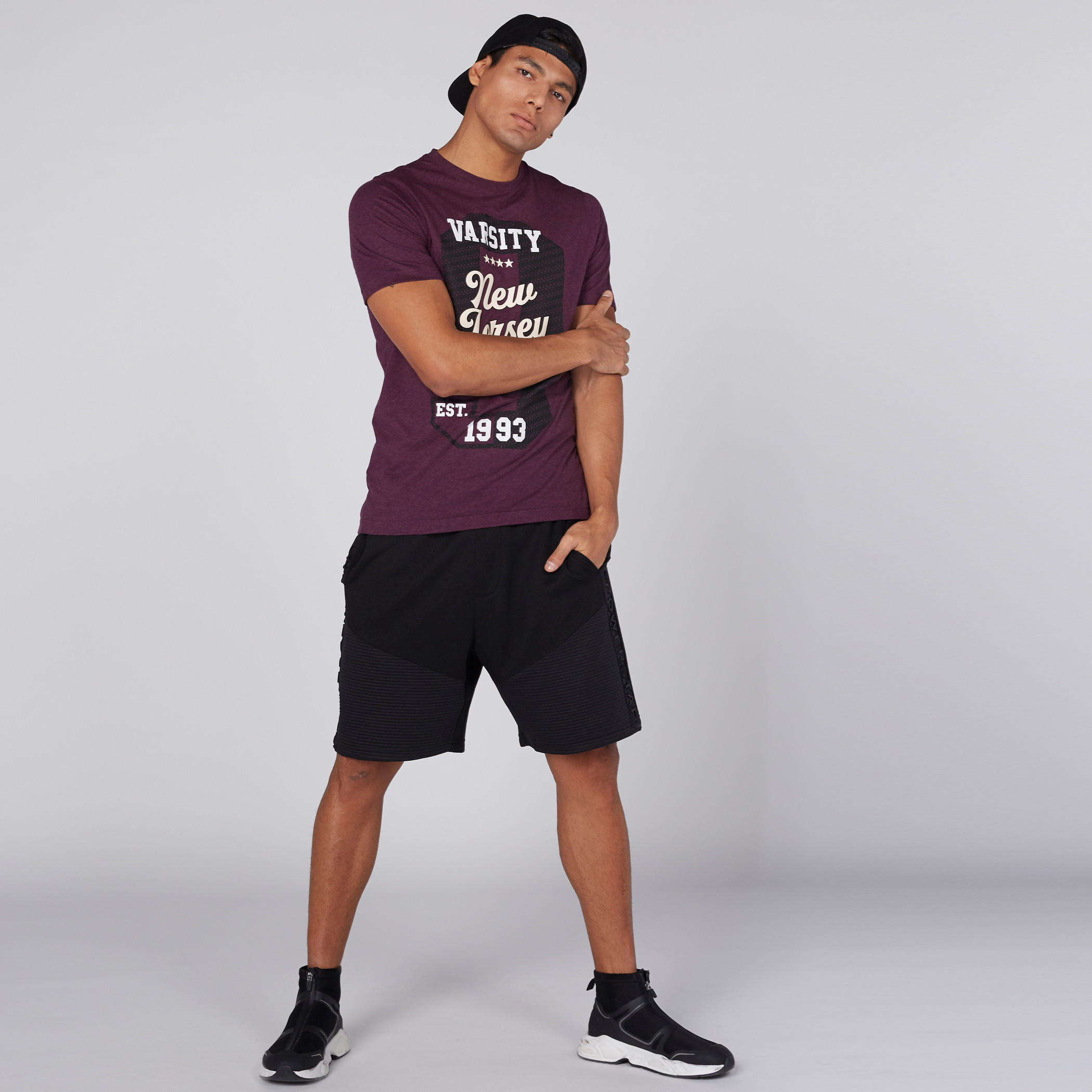 تيشيرت بياقة مستديرة وأكمام قصيرة وطبعات-men-clothing-tshirtsandpolos-tshirts-image-3