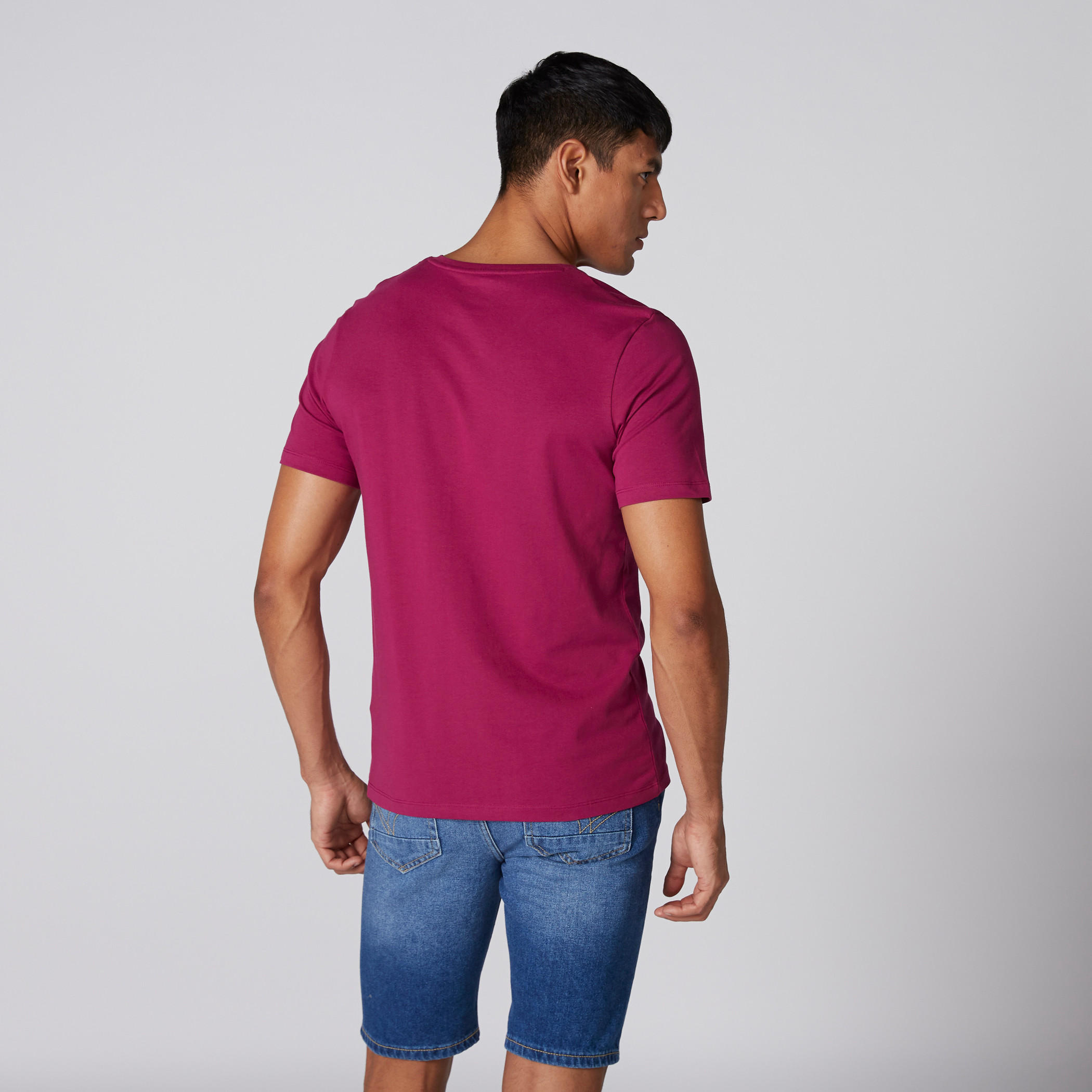 تيشيرت بياقة V وأكمام قصيرة-men-clothing-tshirtsandpolos-tshirts-image-2