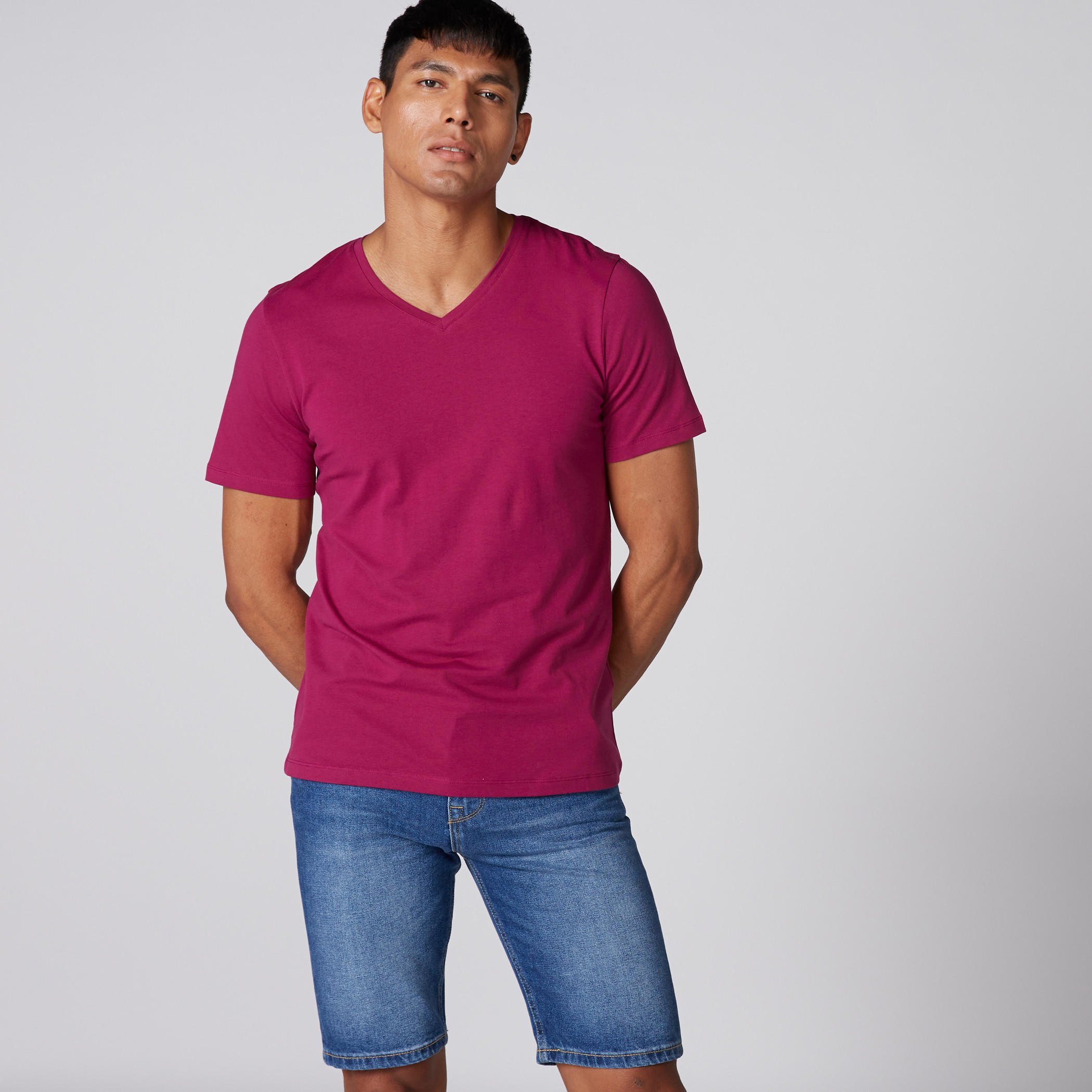 تيشيرت بياقة V وأكمام قصيرة-men-clothing-tshirtsandpolos-tshirts-image-3