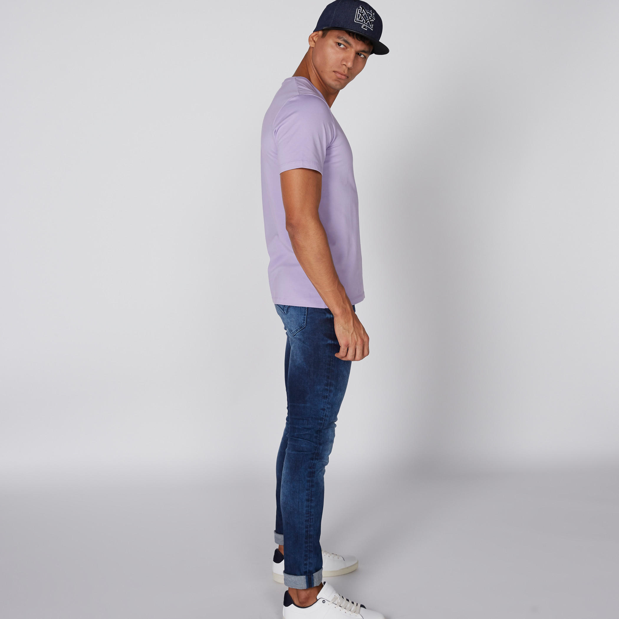 تيشيرت بياقة V وأكمام قصيرة-men-clothing-tshirtsandpolos-tshirts-image-1