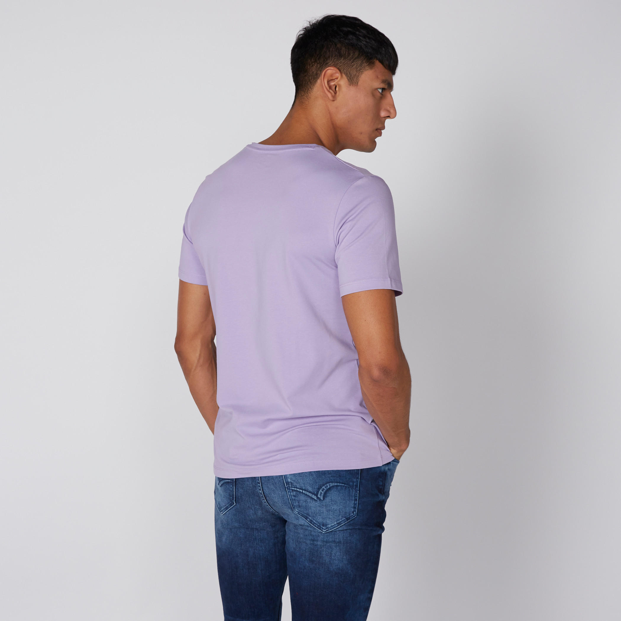 تيشيرت بياقة V وأكمام قصيرة-men-clothing-tshirtsandpolos-tshirts-image-3