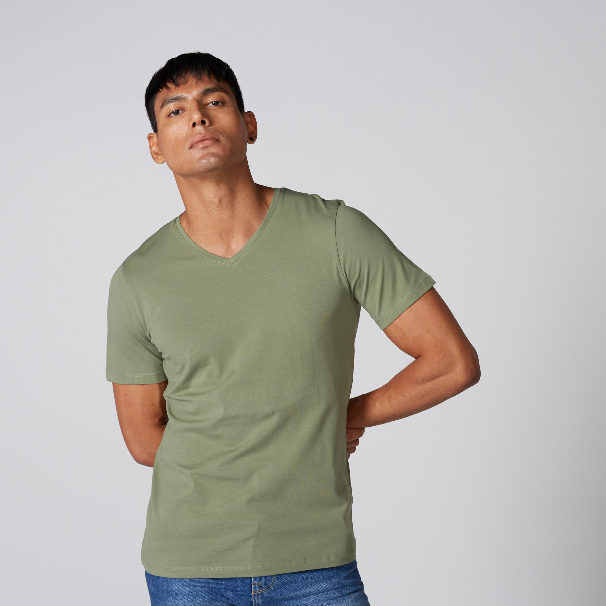 تيشيرت بياقة V وأكمام قصيرة-men-clothing-tshirtsandpolos-tshirts-image-2