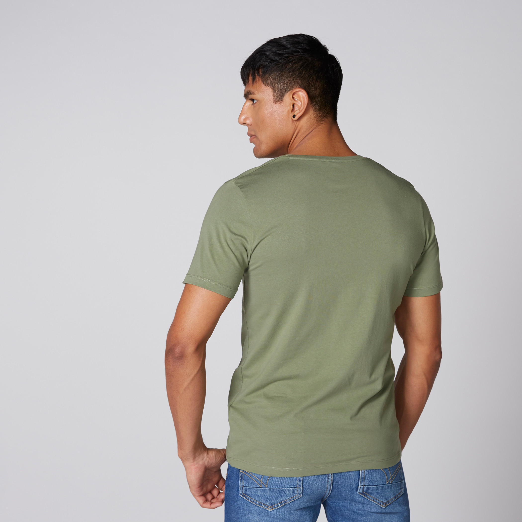 تيشيرت بياقة V وأكمام قصيرة-men-clothing-tshirtsandpolos-tshirts-image-3