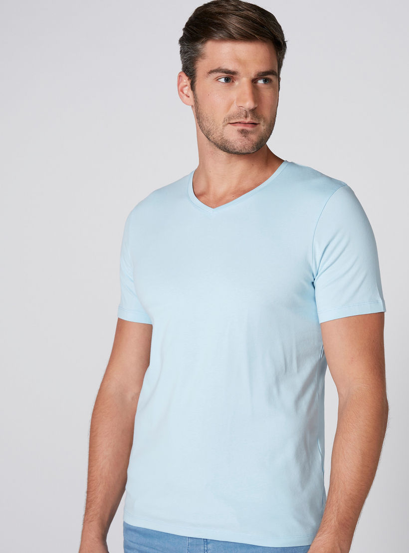 تيشيرت بياقة V وأكمام قصيرة-men-clothing-tshirtsandpolos-tshirts-image-3