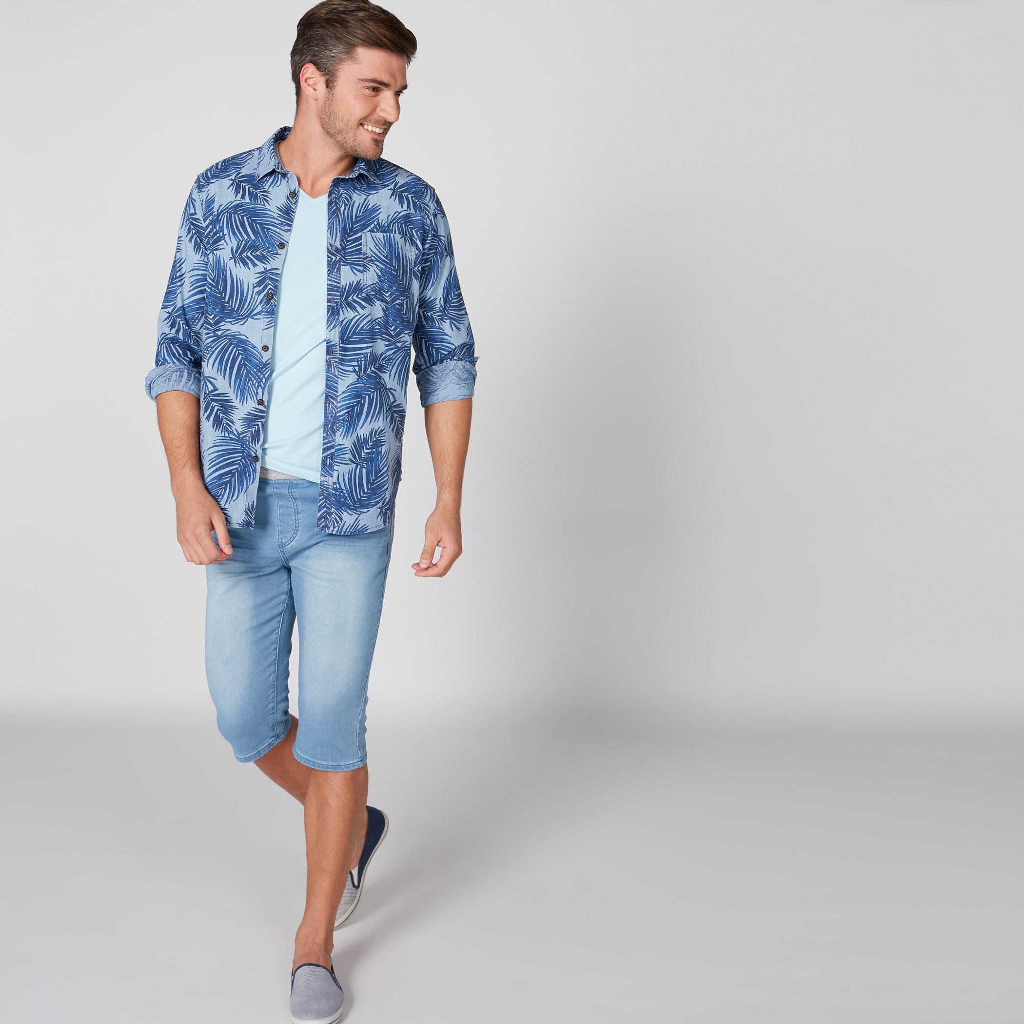 تيشيرت بياقة V وأكمام قصيرة-men-clothing-tshirtsandpolos-tshirts-image-2