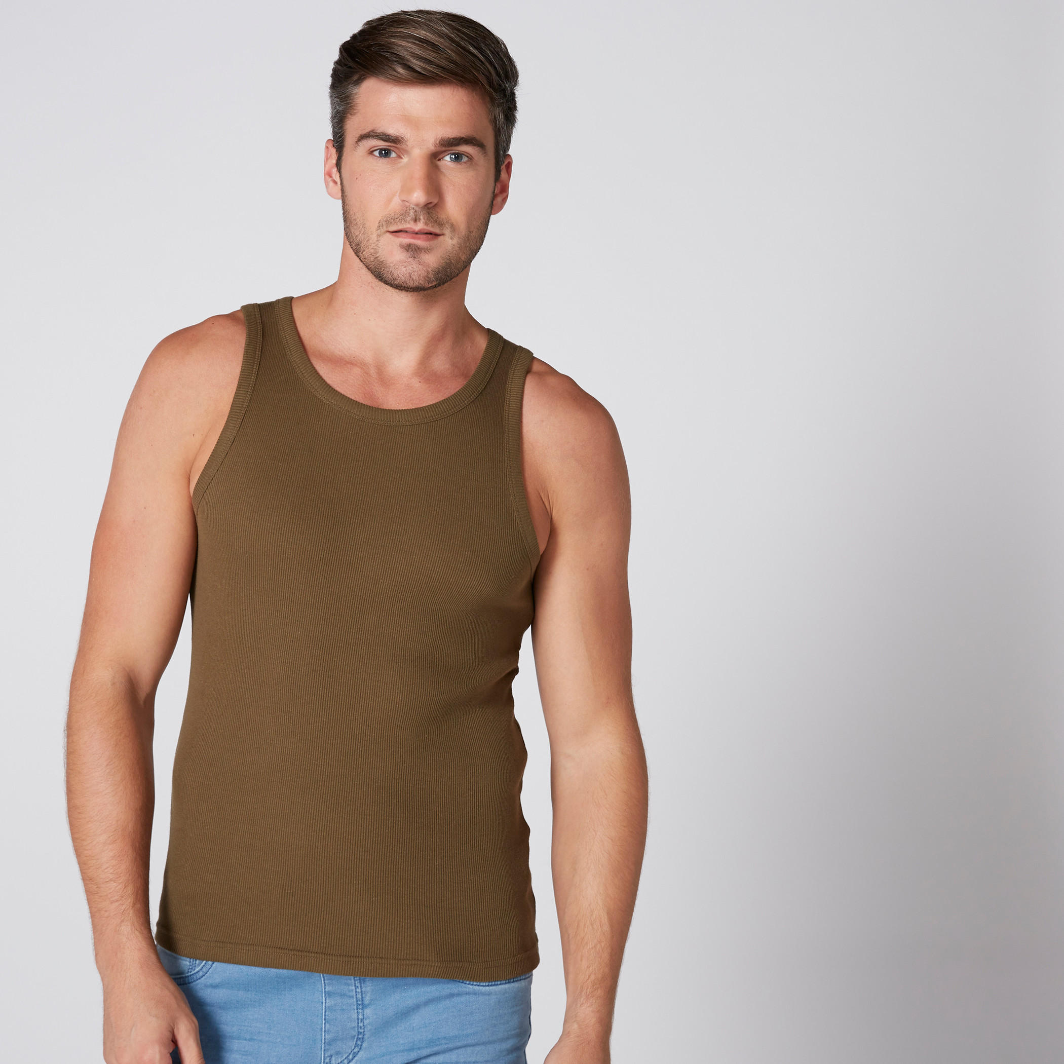 سترة فيست دون أكمام بياقة عميقة-men-clothing-tshirtsandpolos-vests-image-1
