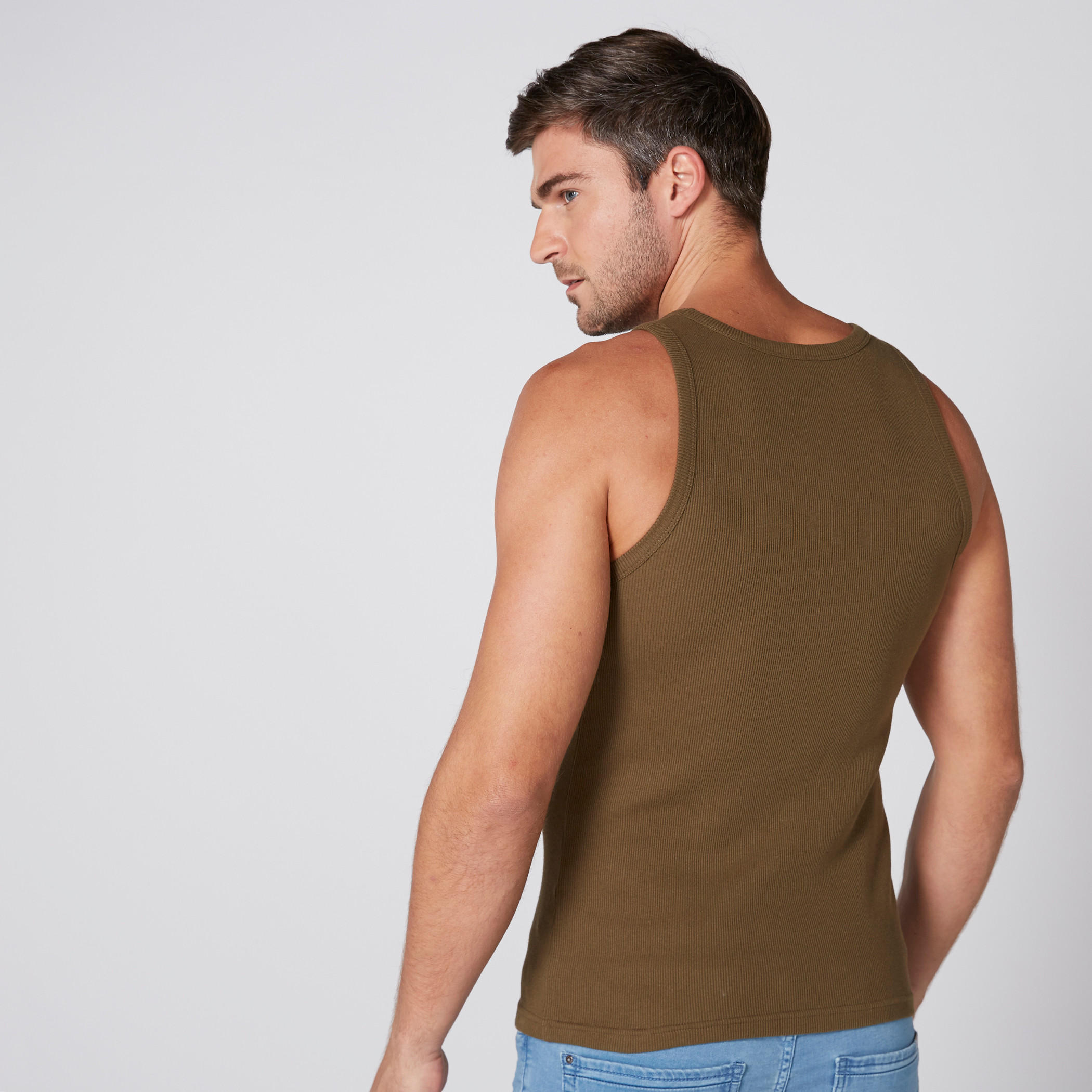 سترة فيست دون أكمام بياقة عميقة-men-clothing-tshirtsandpolos-vests-image-2