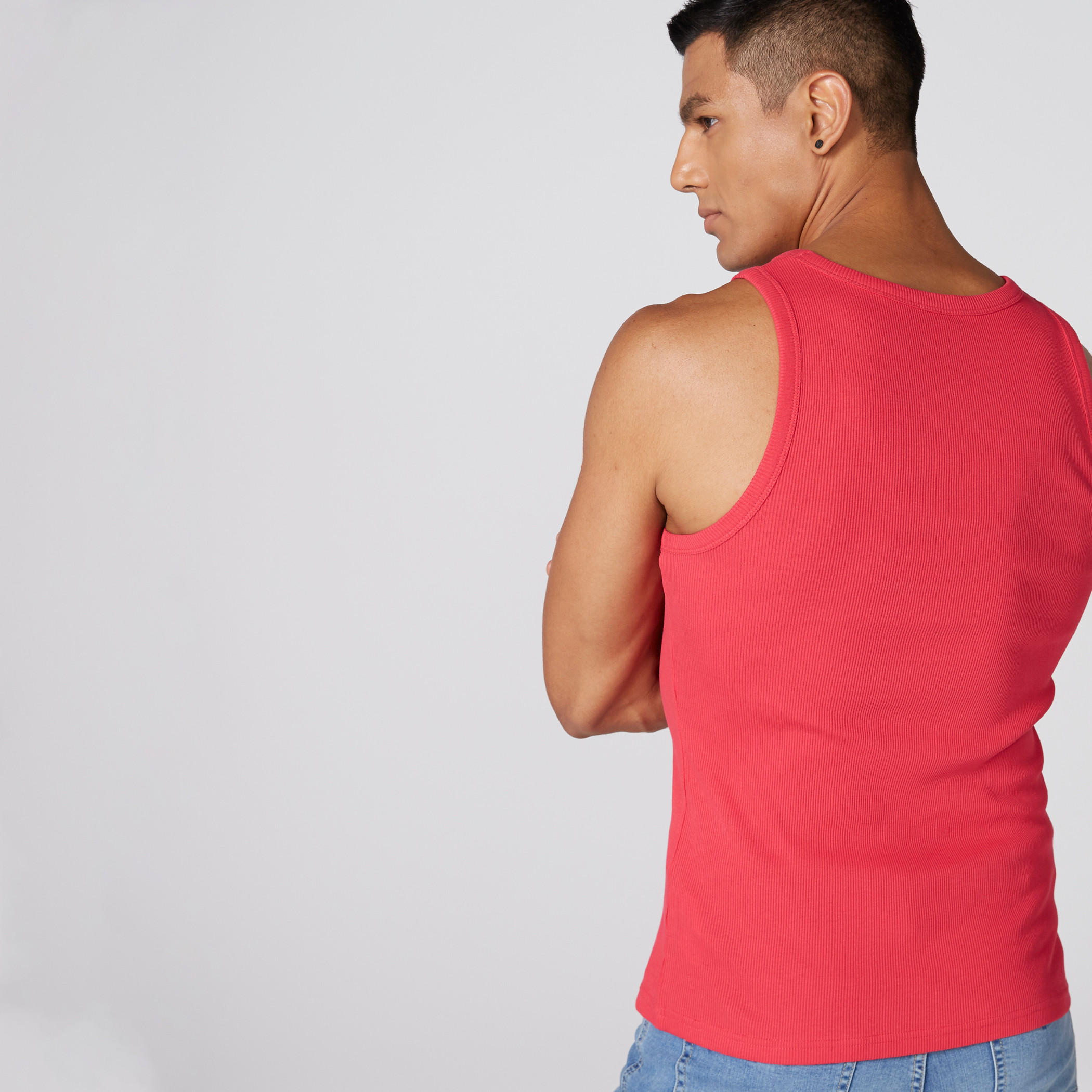 سترة بياقة عميقة-men-clothing-tshirtsandpolos-vests-image-2