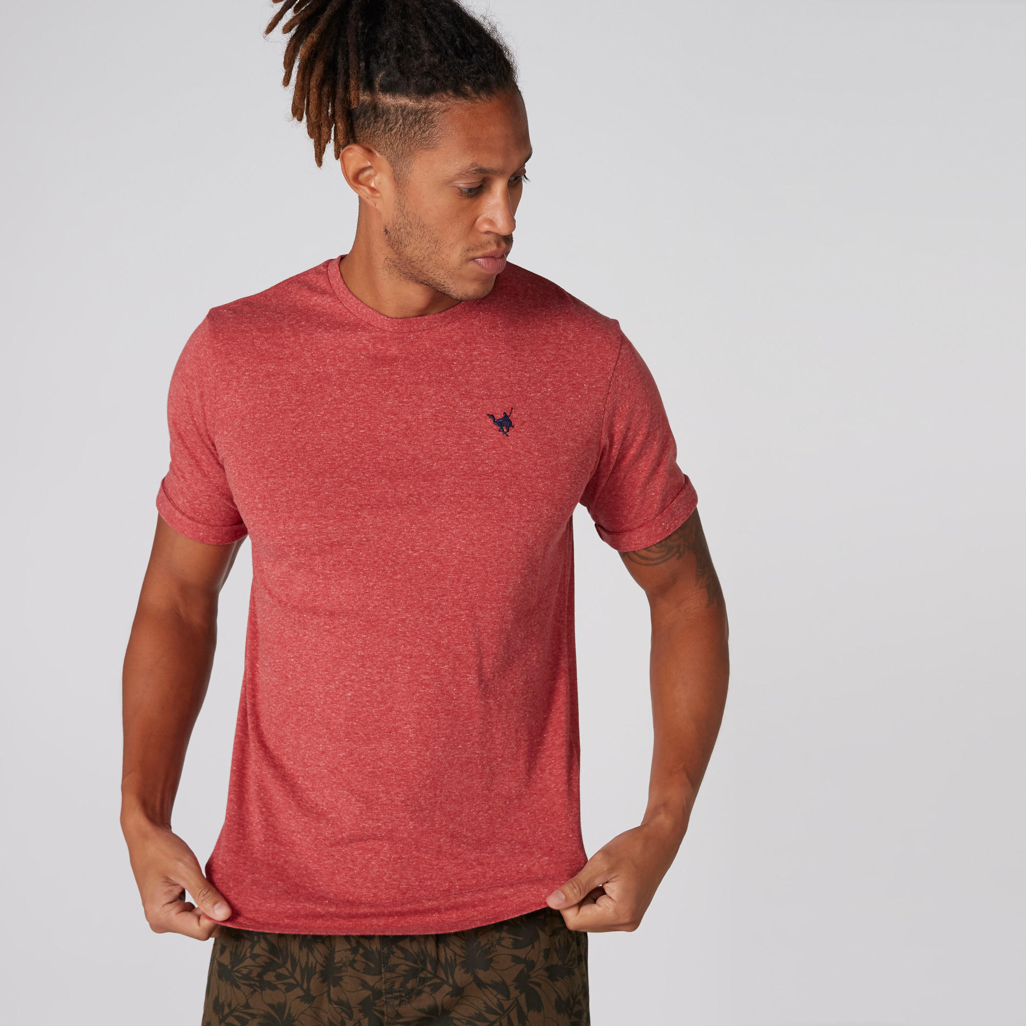 تيشيرت بياقة ضيقة وأكمام قصيرة-men-clothing-tshirtsandpolos-tshirts-image-1