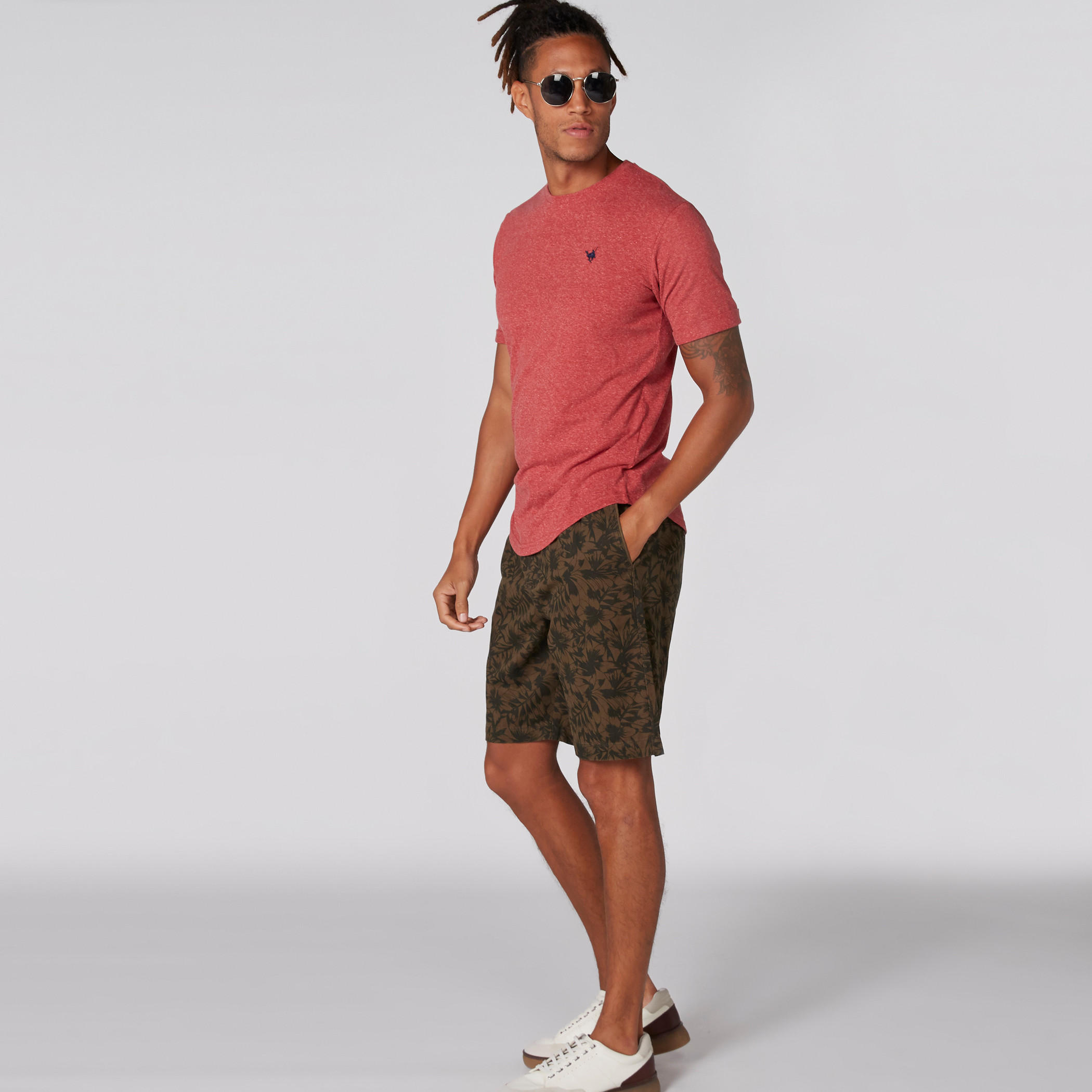 تيشيرت بياقة ضيقة وأكمام قصيرة-men-clothing-tshirtsandpolos-tshirts-image-3