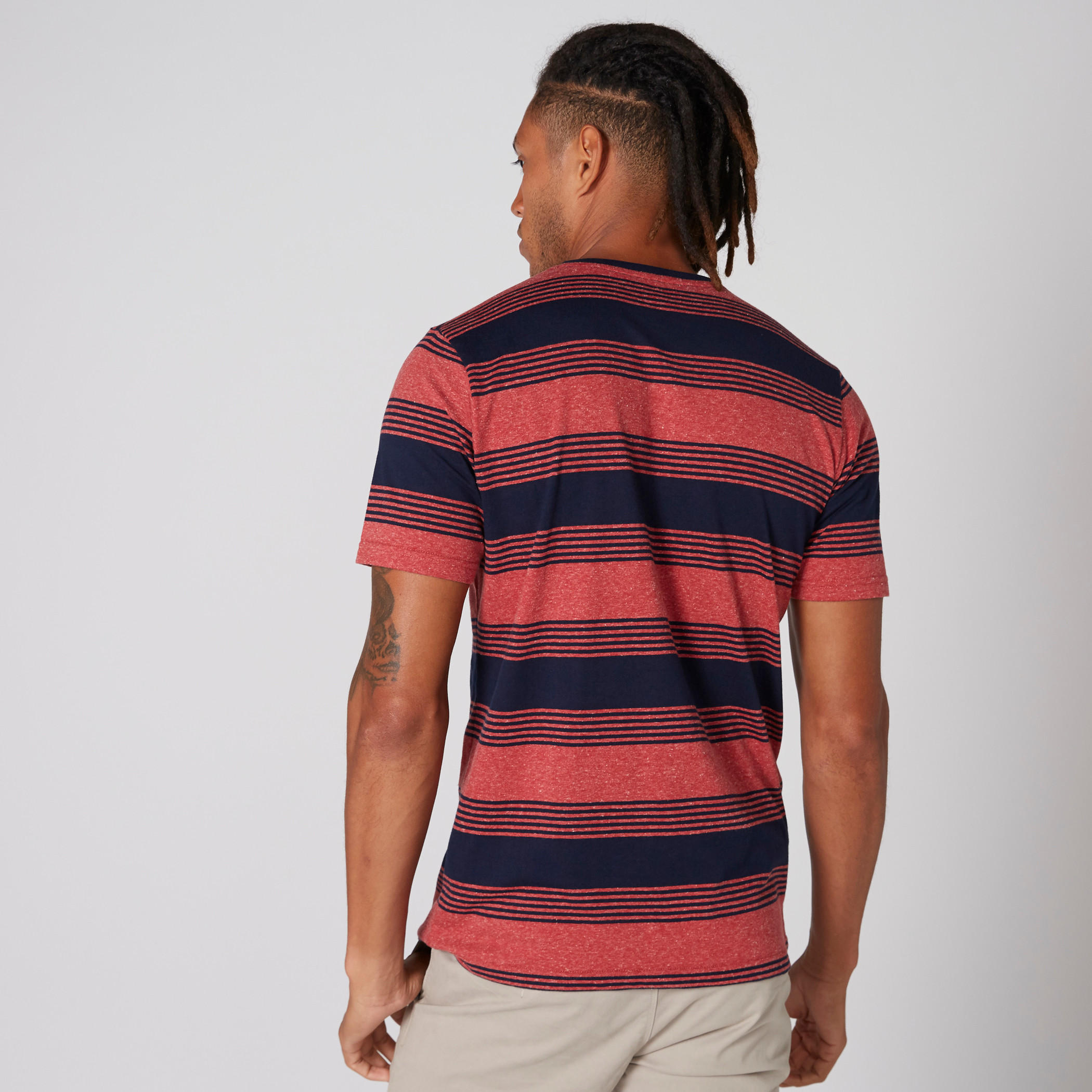 تيشيرت مقلّم بياقة هينلي وأكمام قصيرة-men-clothing-tshirtsandpolos-tshirts-image-2