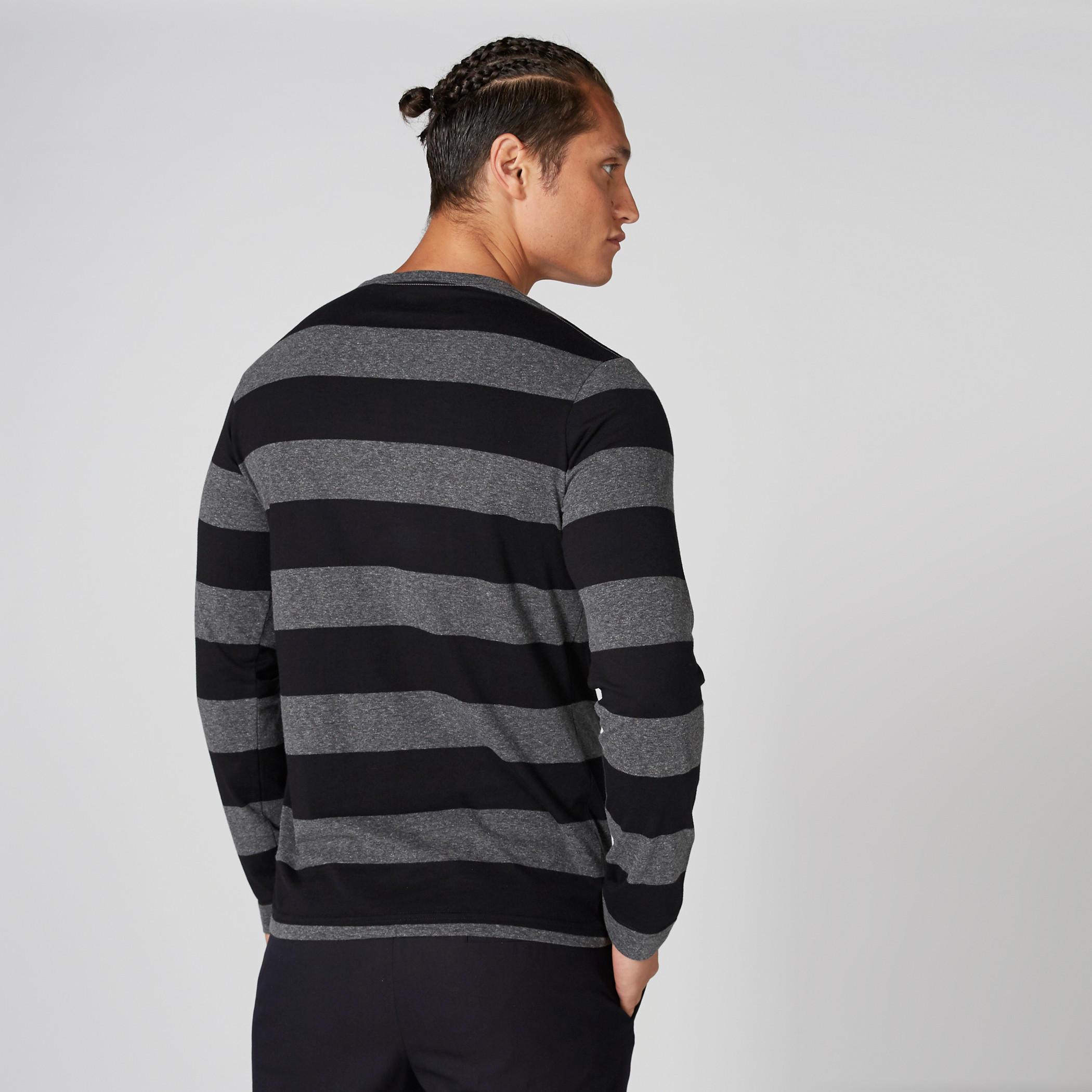 تيشيرت مقلّم بياقة ضيقة وأكمام طويلة-men-clothing-tshirtsandpolos-tshirts-image-2