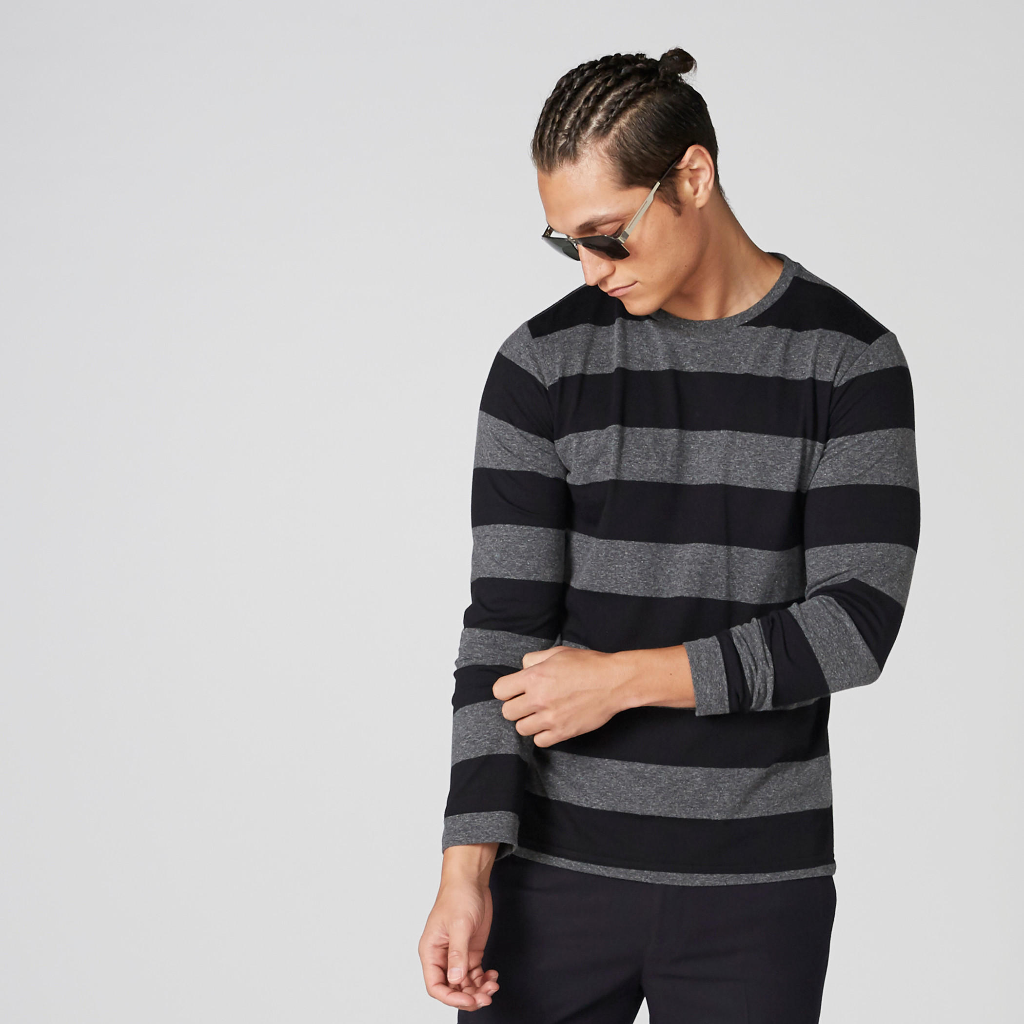 تيشيرت مقلّم بياقة ضيقة وأكمام طويلة-men-clothing-tshirtsandpolos-tshirts-image-3