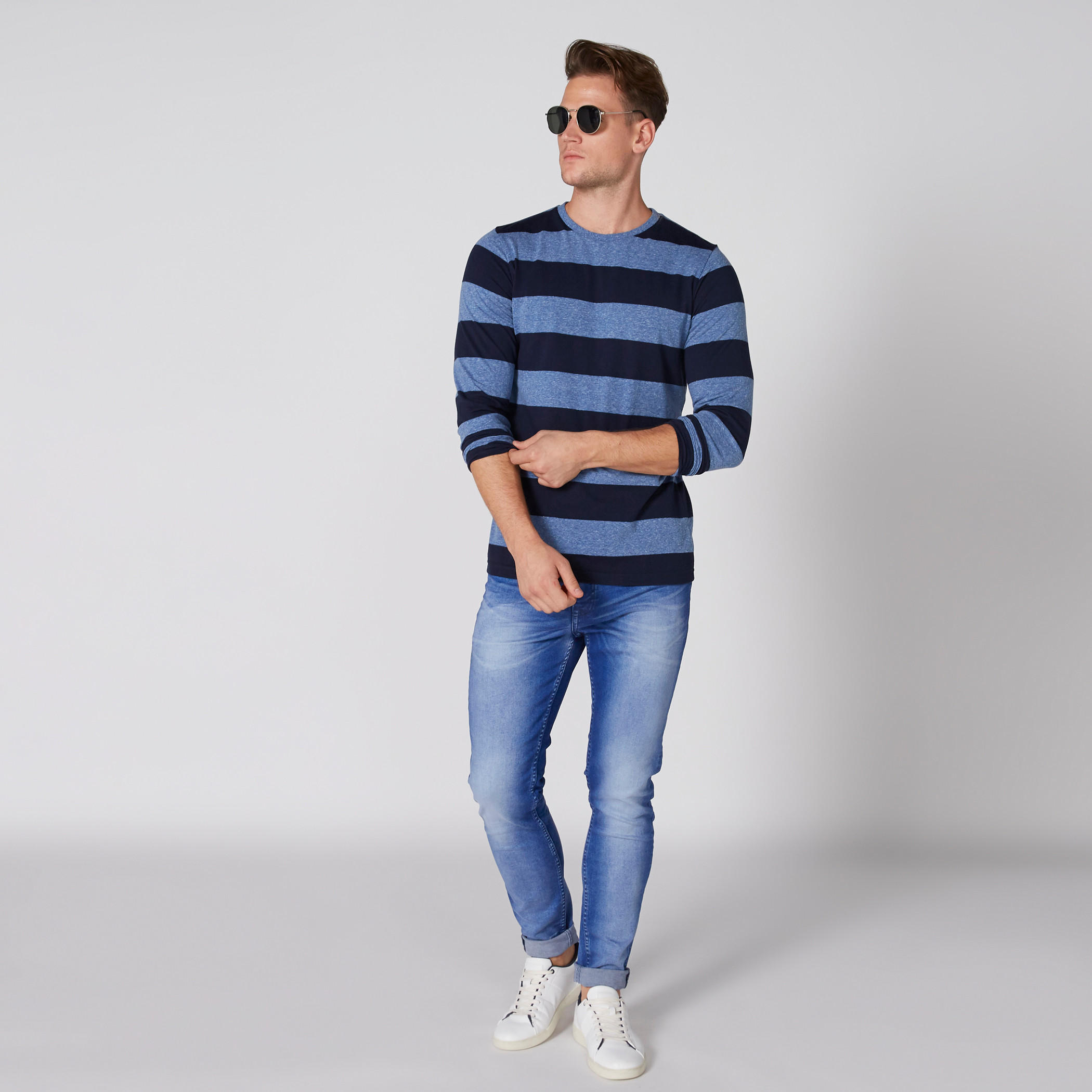 تيشيرت مقلّم بياقة مستديرة وأكمام طويلة-men-clothing-tshirtsandpolos-tshirts-image-1
