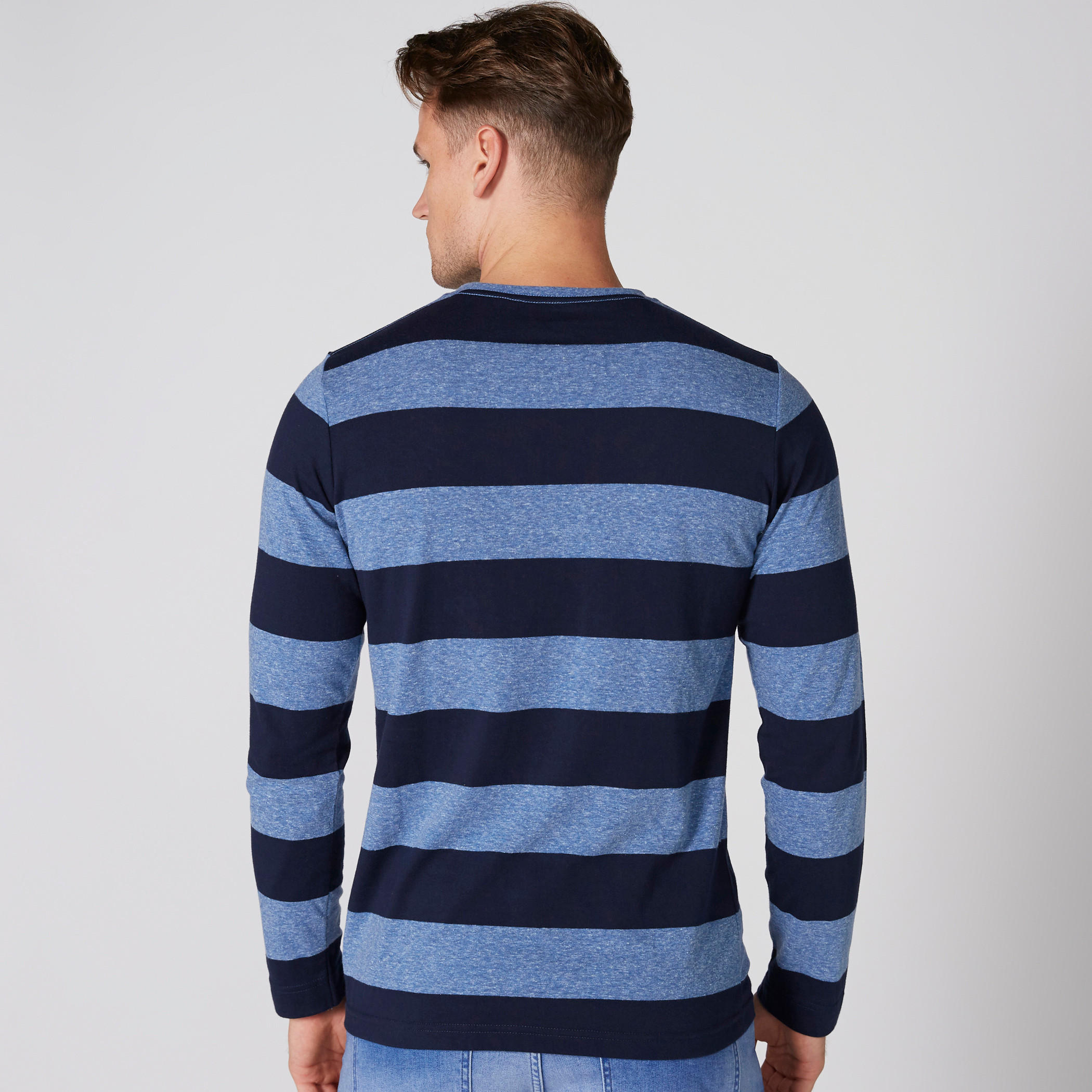 تيشيرت مقلّم بياقة مستديرة وأكمام طويلة-men-clothing-tshirtsandpolos-tshirts-image-2