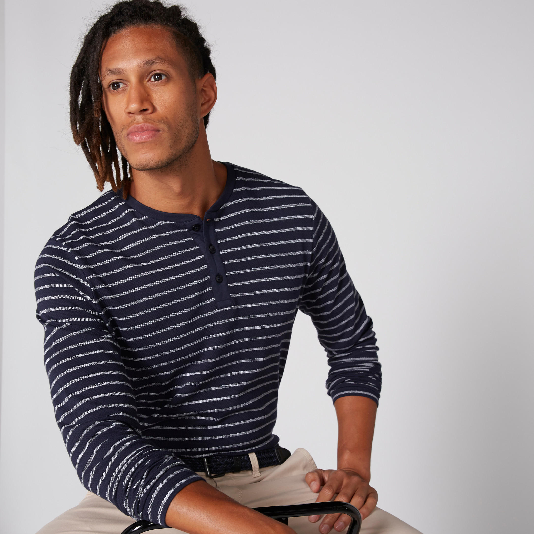 تيشيرت مقلّم بياقة هينلي وأكمام طويلة-men-clothing-tshirtsandpolos-tshirts-image-1