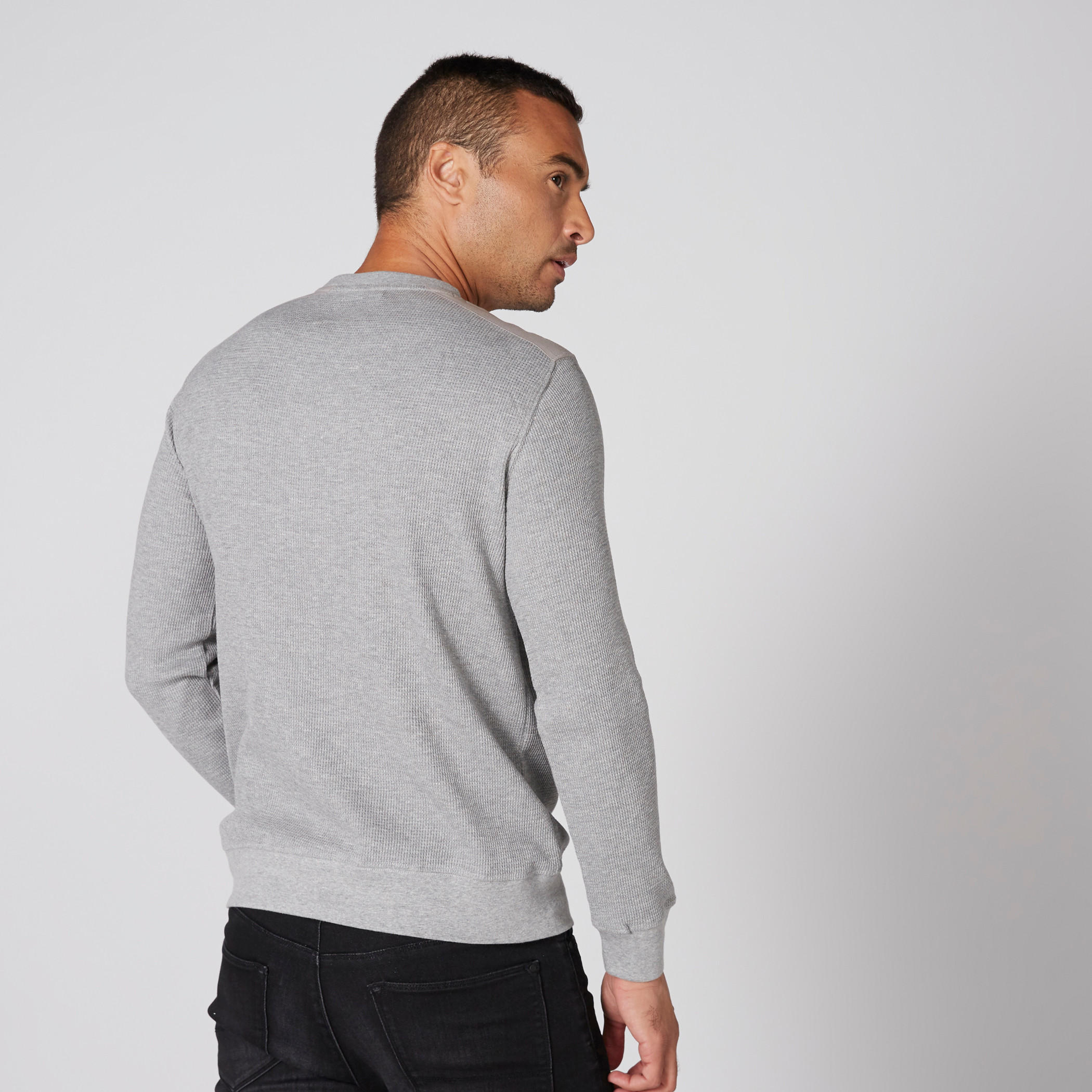 سويت شيرت بارز الملمس بياقة مستديرة وأكمام طويلة-men-winterwear-hoodiesandsweatshirts-image-15