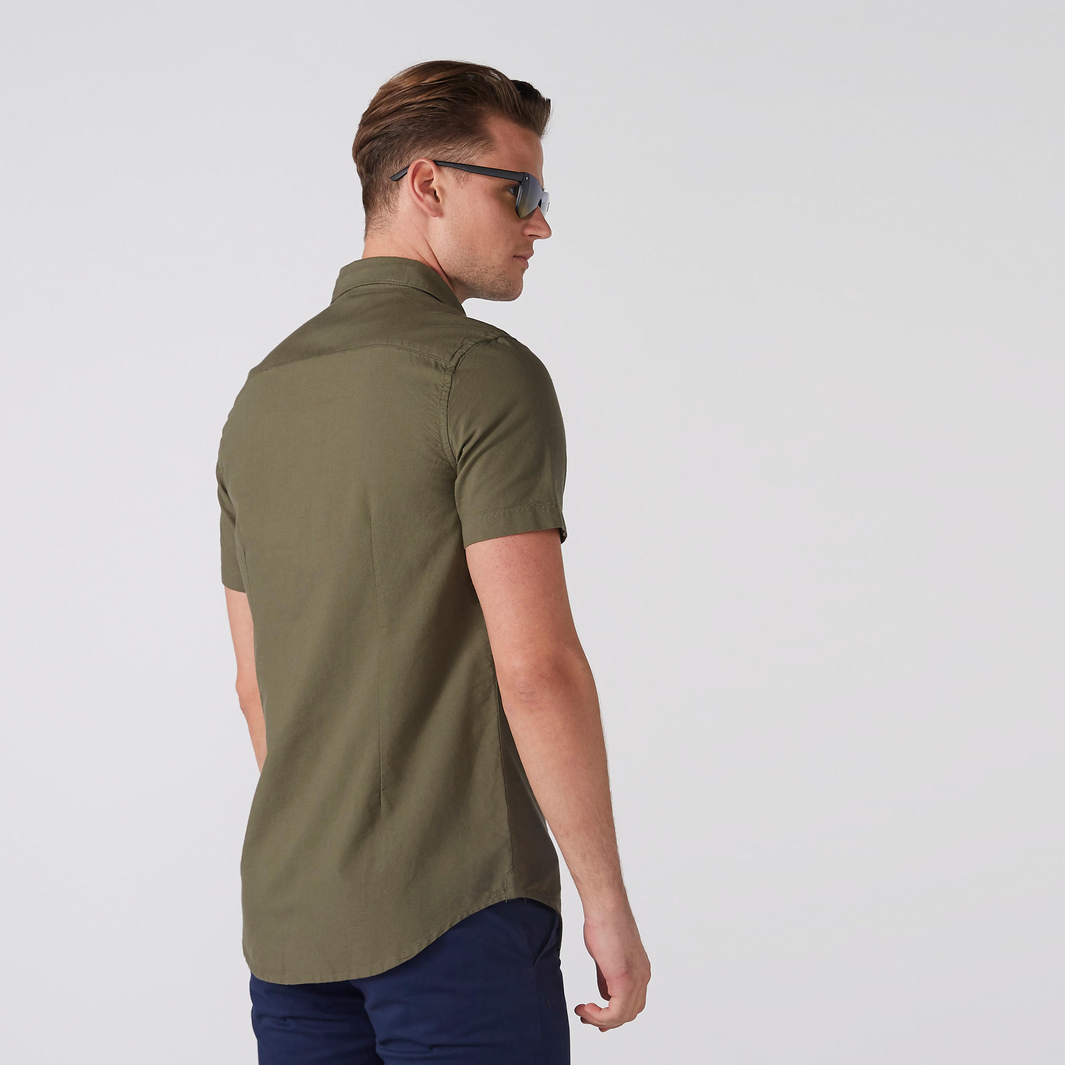 قميص بأكمام قصيرة وأزرار وجيب على الصدر-men-clothing-shirts-image-1